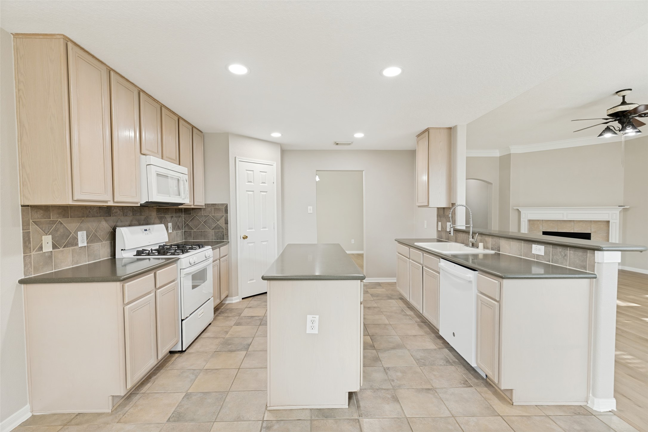 2239 Tourney Lane Property Photo 6