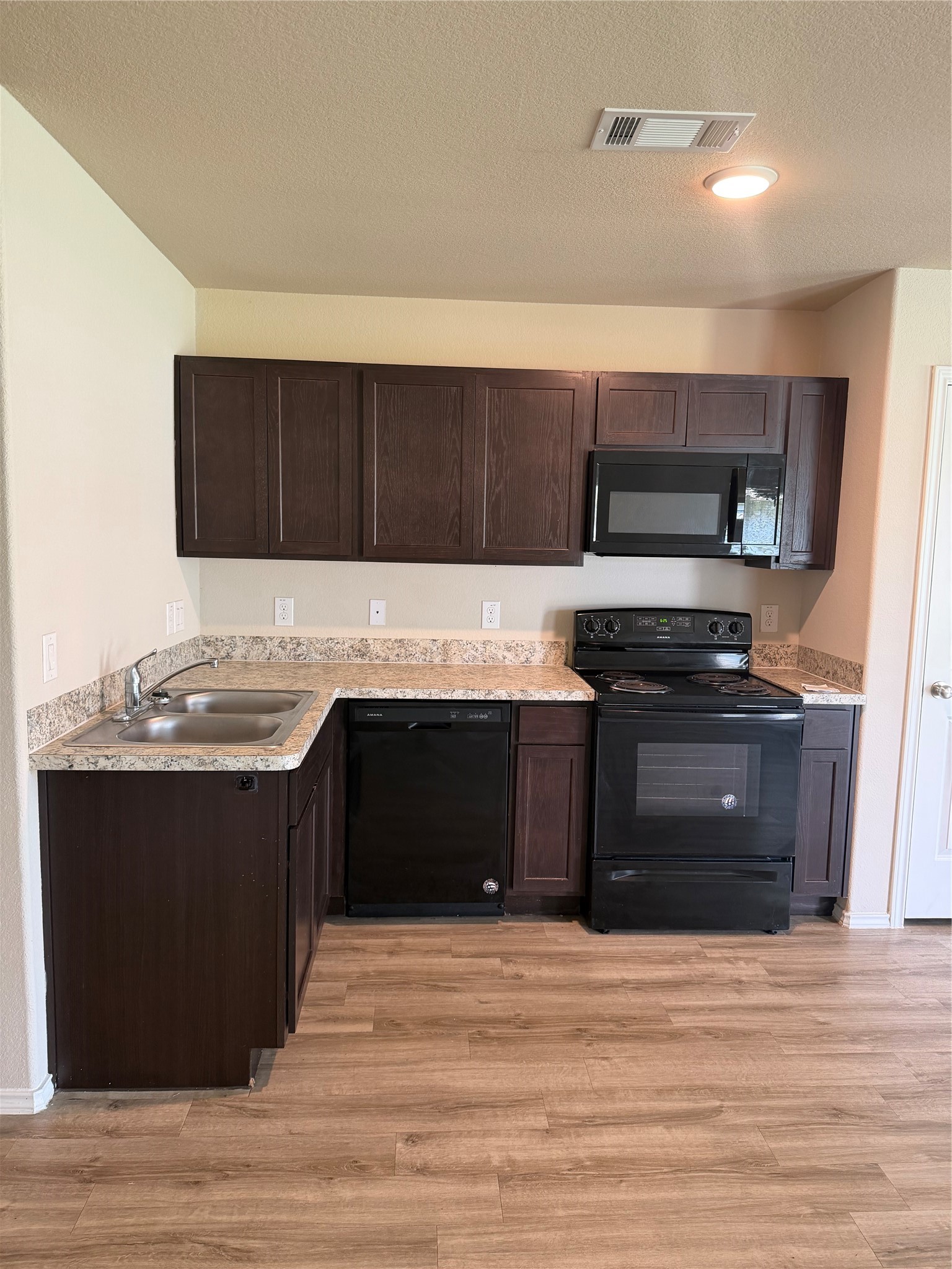 120 East Ash Street Property Photo 2