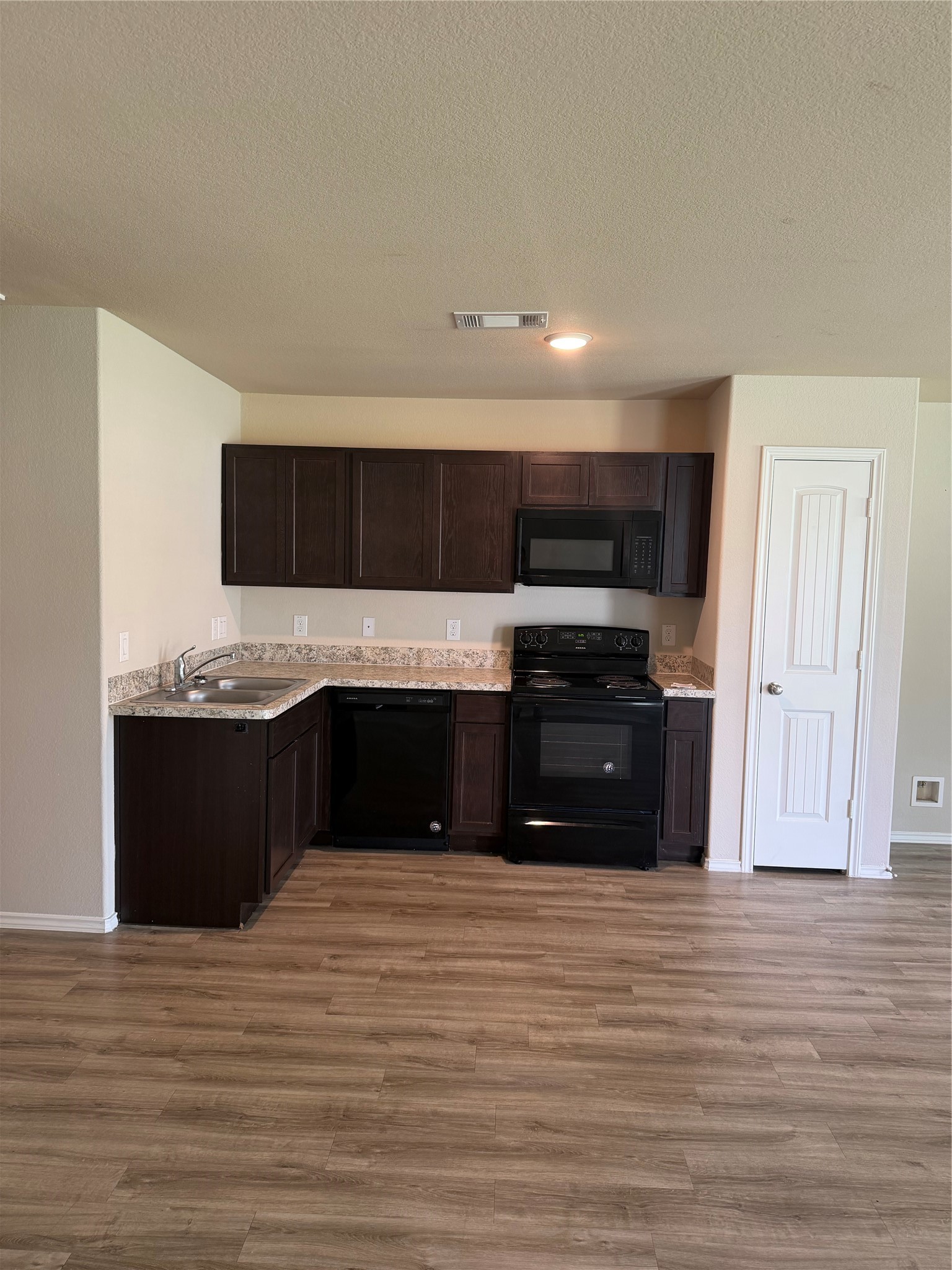 120 East Ash Street Property Photo 26