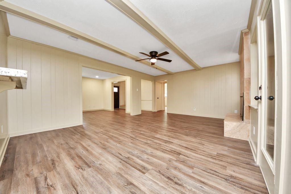 5731 Lodge Creek Drive Property Photo 8