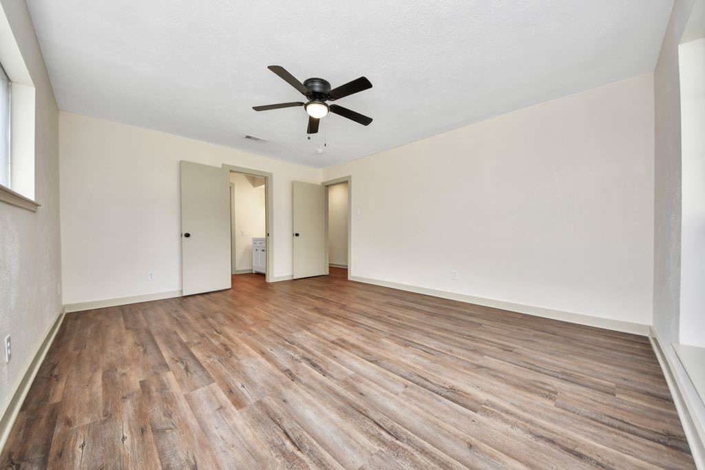 5731 Lodge Creek Drive Property Photo 14