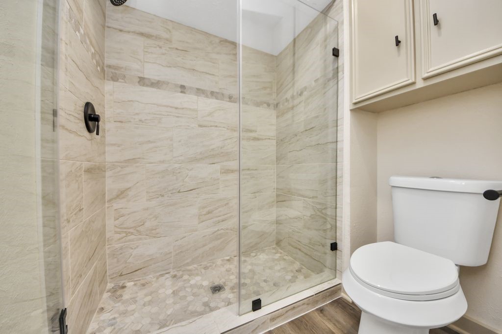 5731 Lodge Creek Drive Property Photo 16