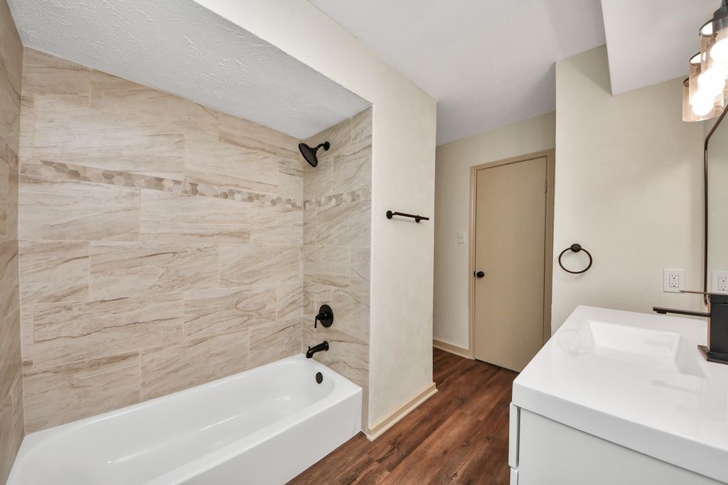 5731 Lodge Creek Drive Property Photo 24