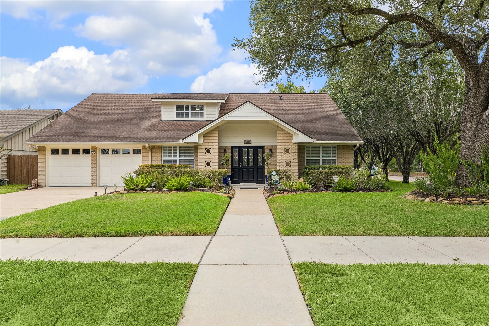 5402 Valkeith Drive Property Photo 1