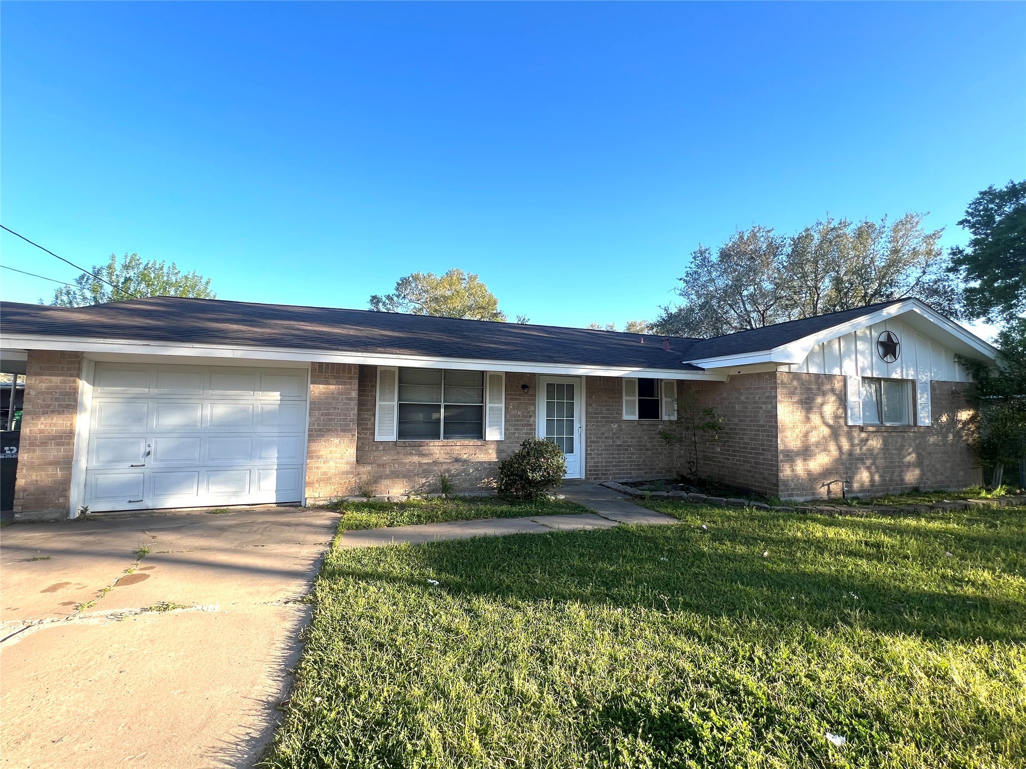 404 Doris Street Property Photo