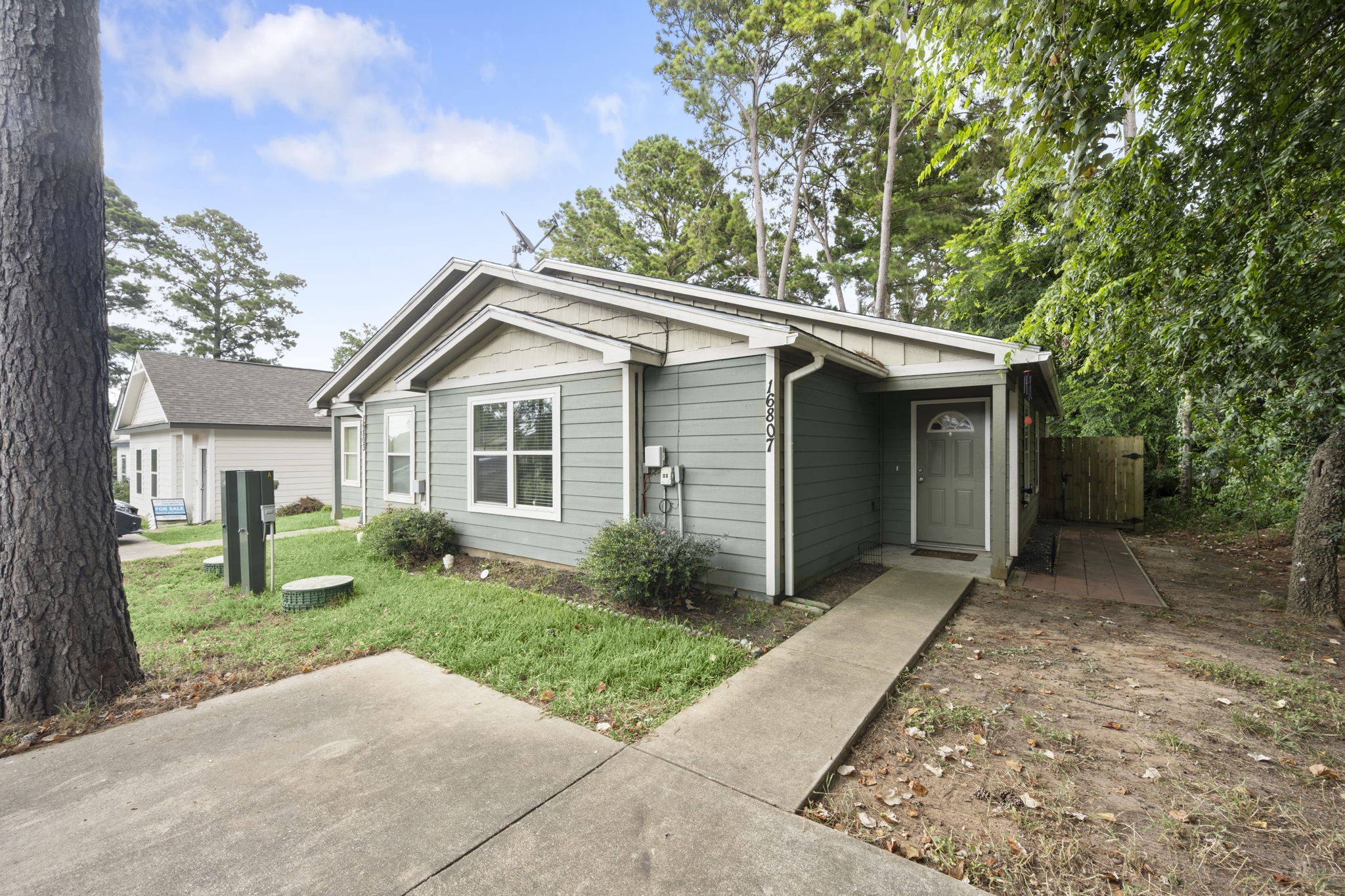 16803 Crestmont Property Photo 3