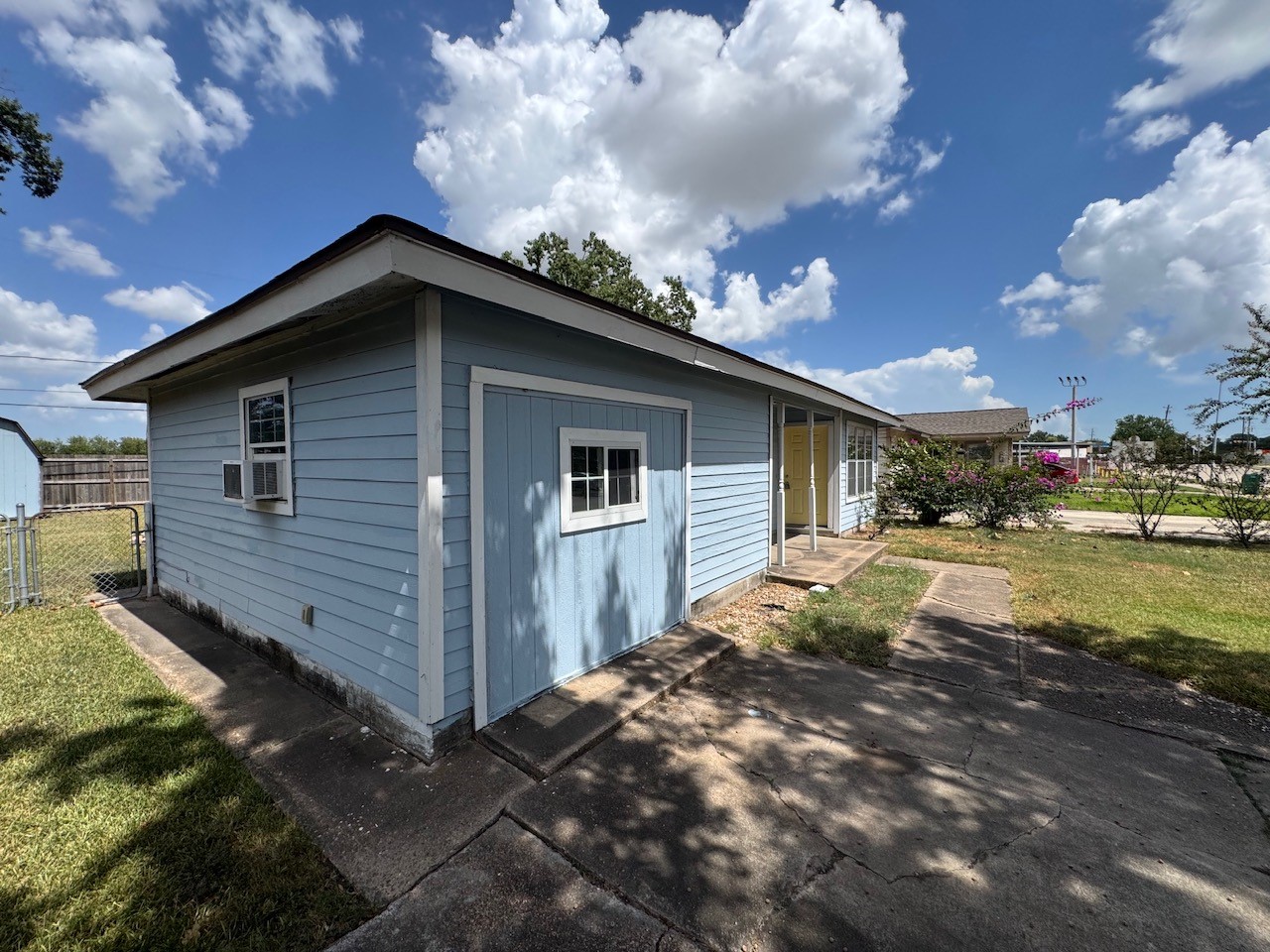 2819 Thomas Avenue Property Photo 2