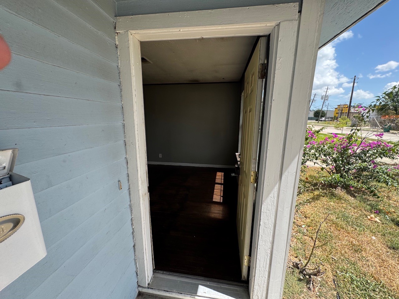2819 Thomas Avenue Property Photo 3