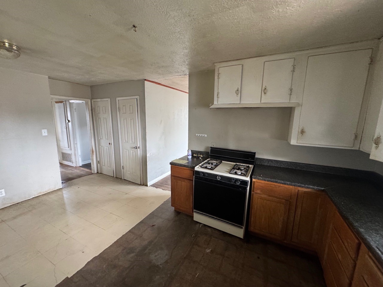 2819 Thomas Avenue Property Photo 10