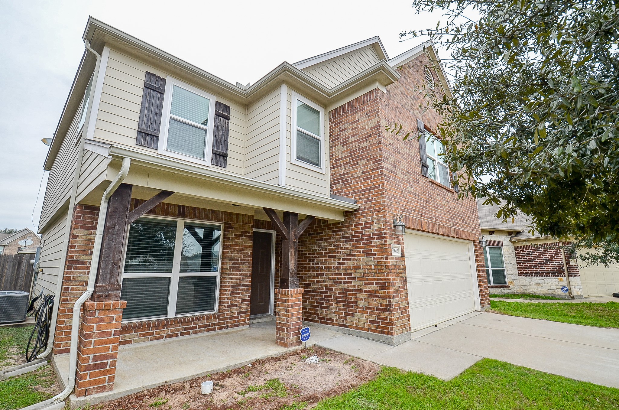 21610 Yeaney Drive Property Photo 3