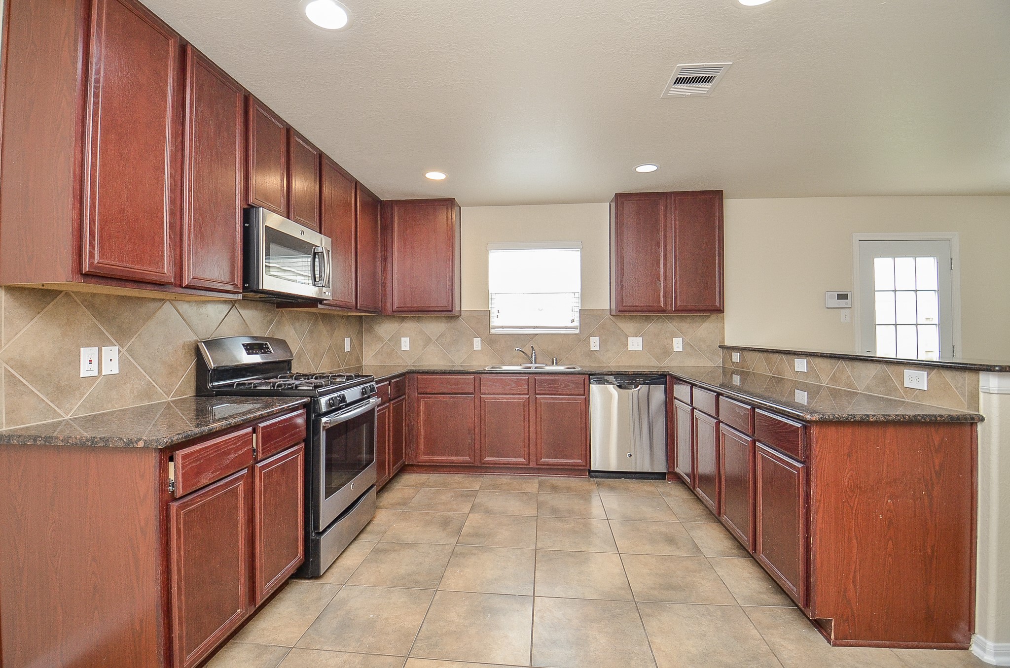 21610 Yeaney Drive Property Photo 8