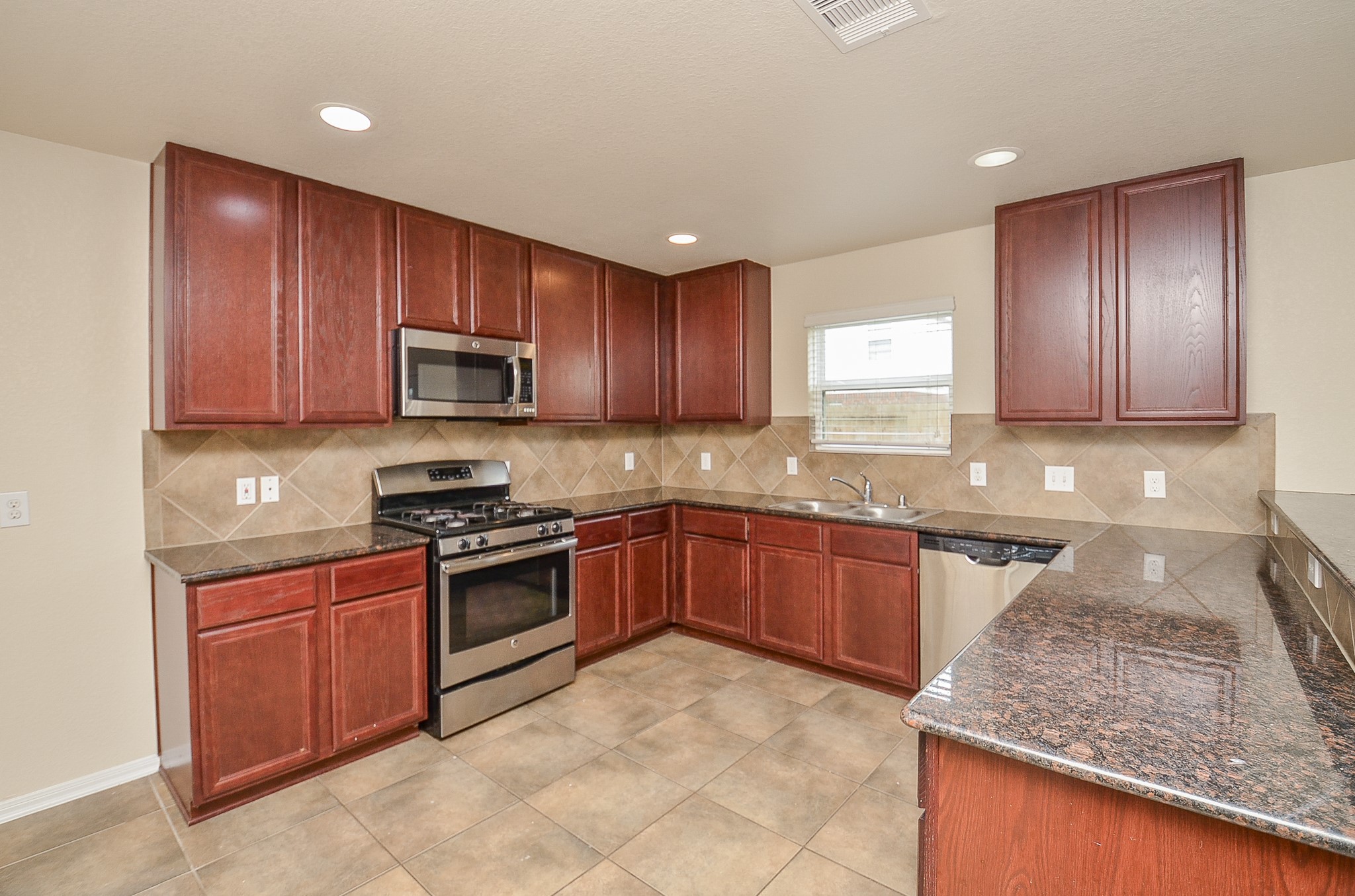 21610 Yeaney Drive Property Photo 10