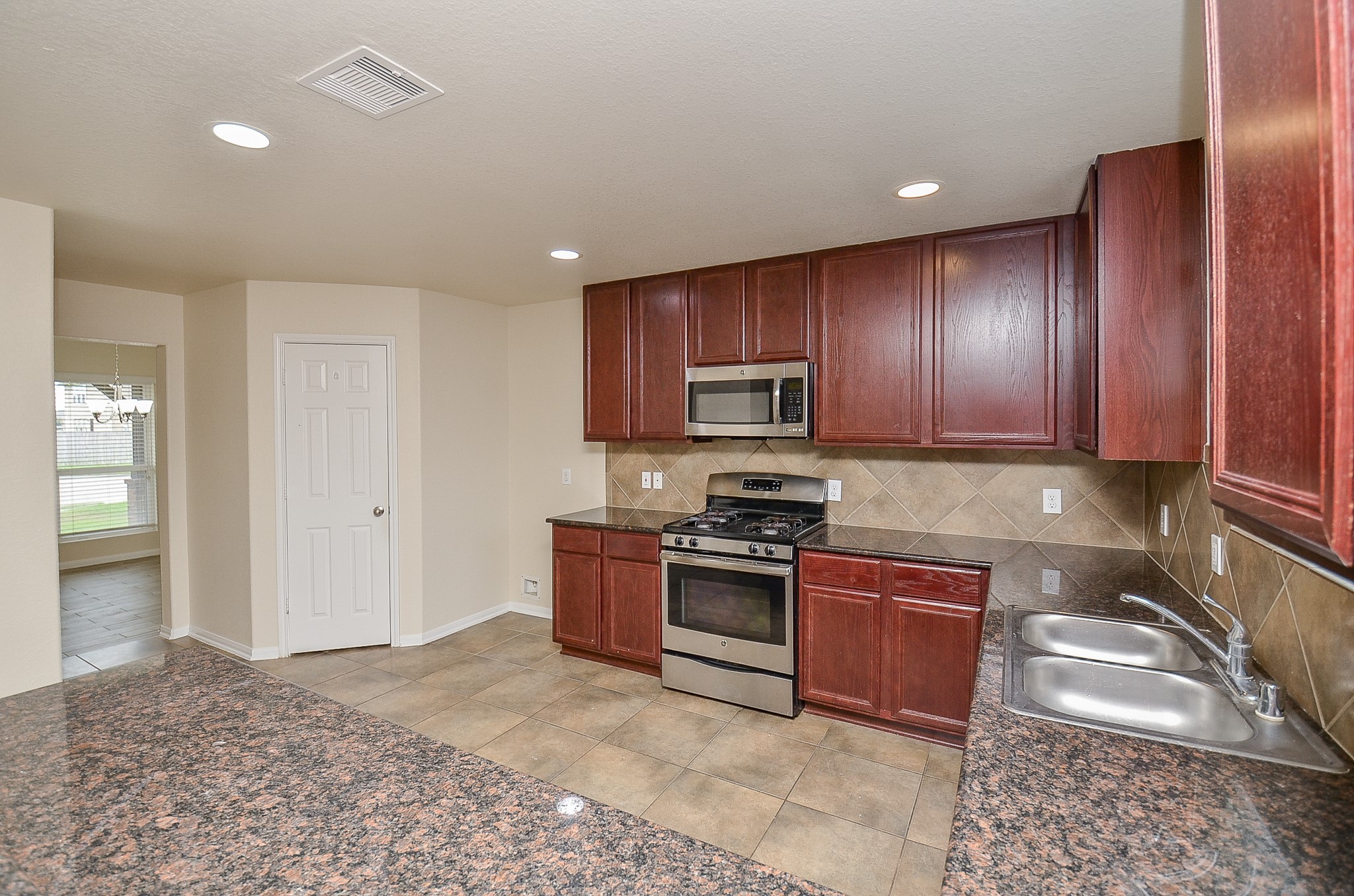 21610 Yeaney Drive Property Photo 11