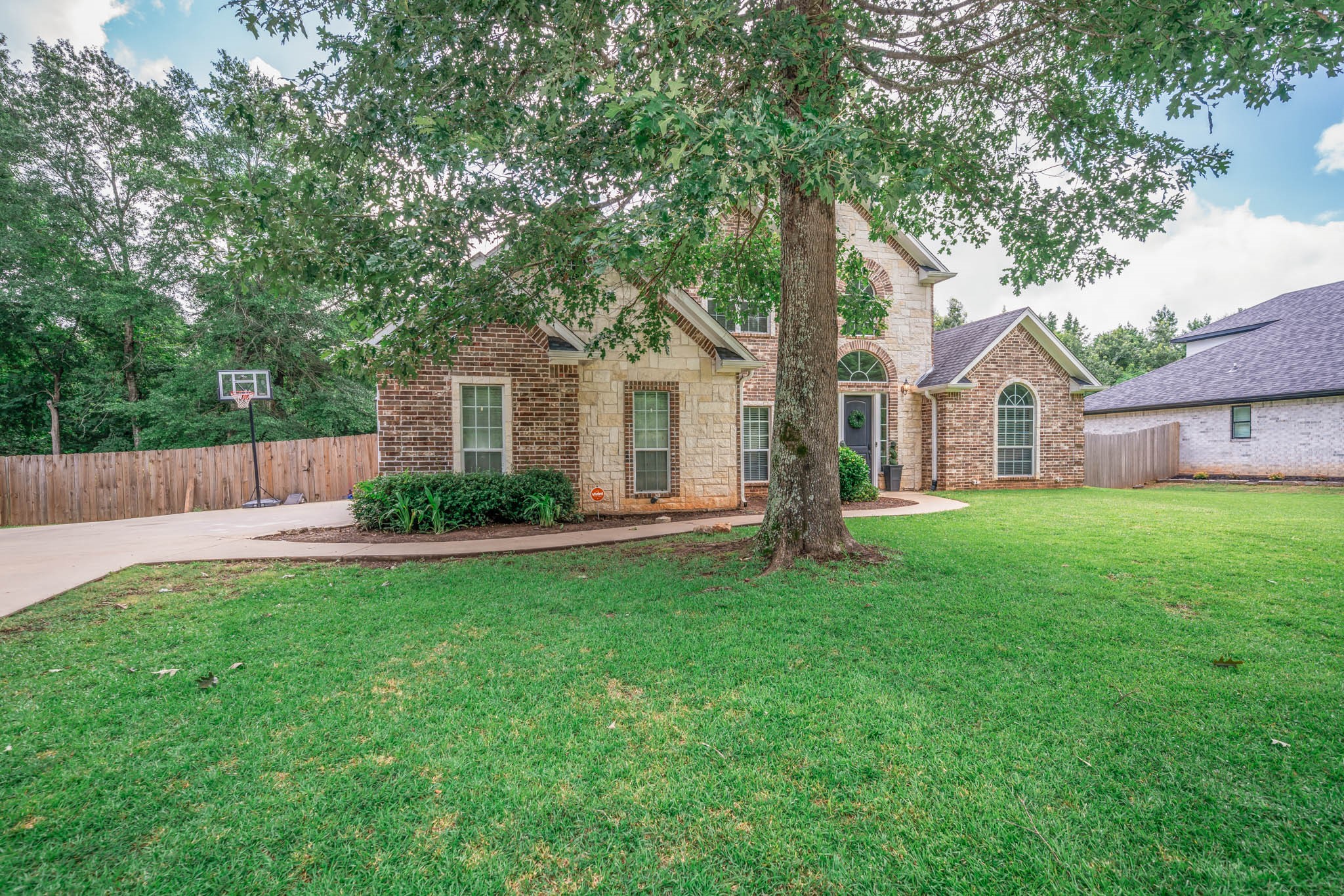 1414 Nottingham Property Photo 1