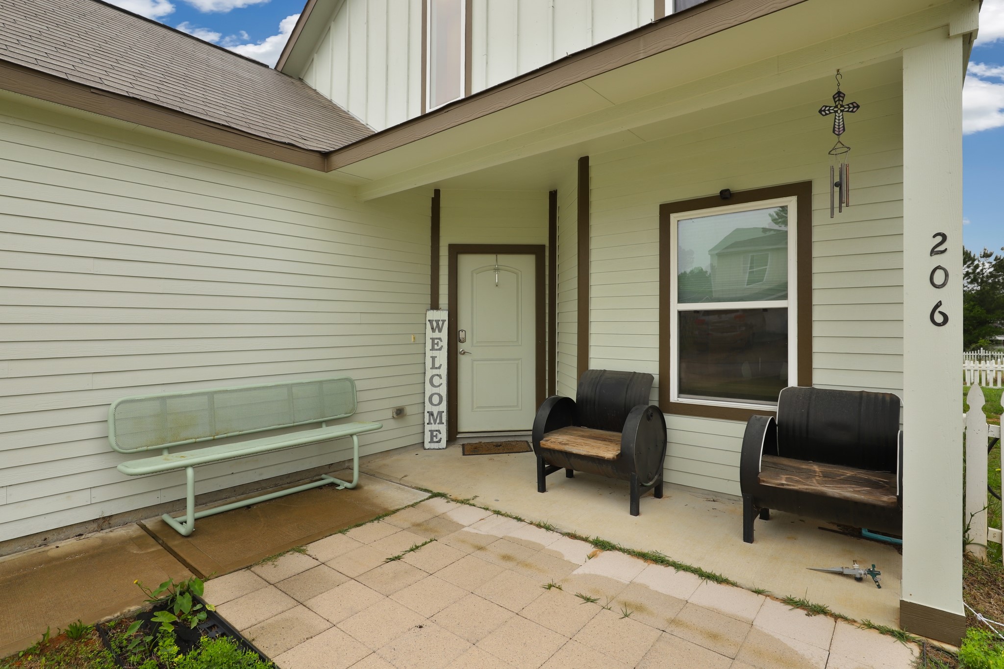 206 Iris Property Photo 3