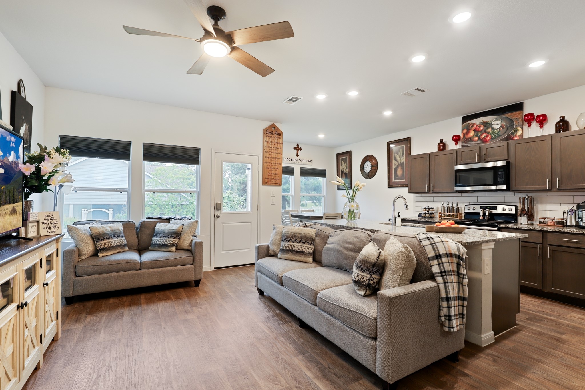 206 Iris Property Photo 6