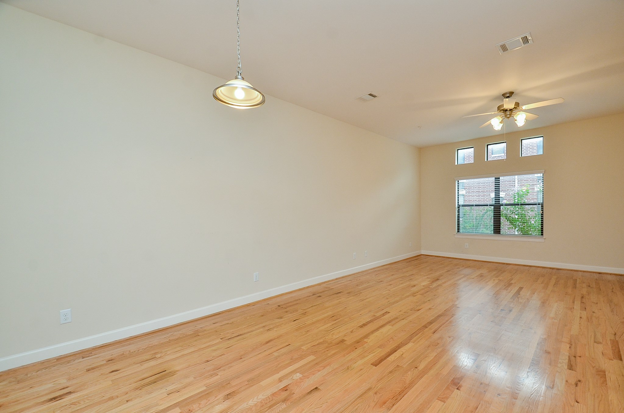 11315 S Main Street 301 Property Photo 4