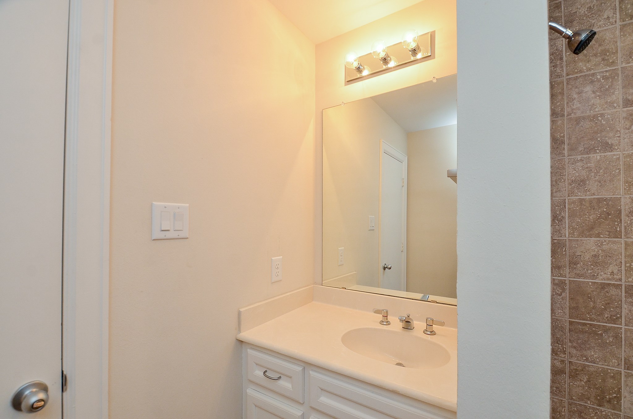 11315 S Main Street 301 Property Photo 5
