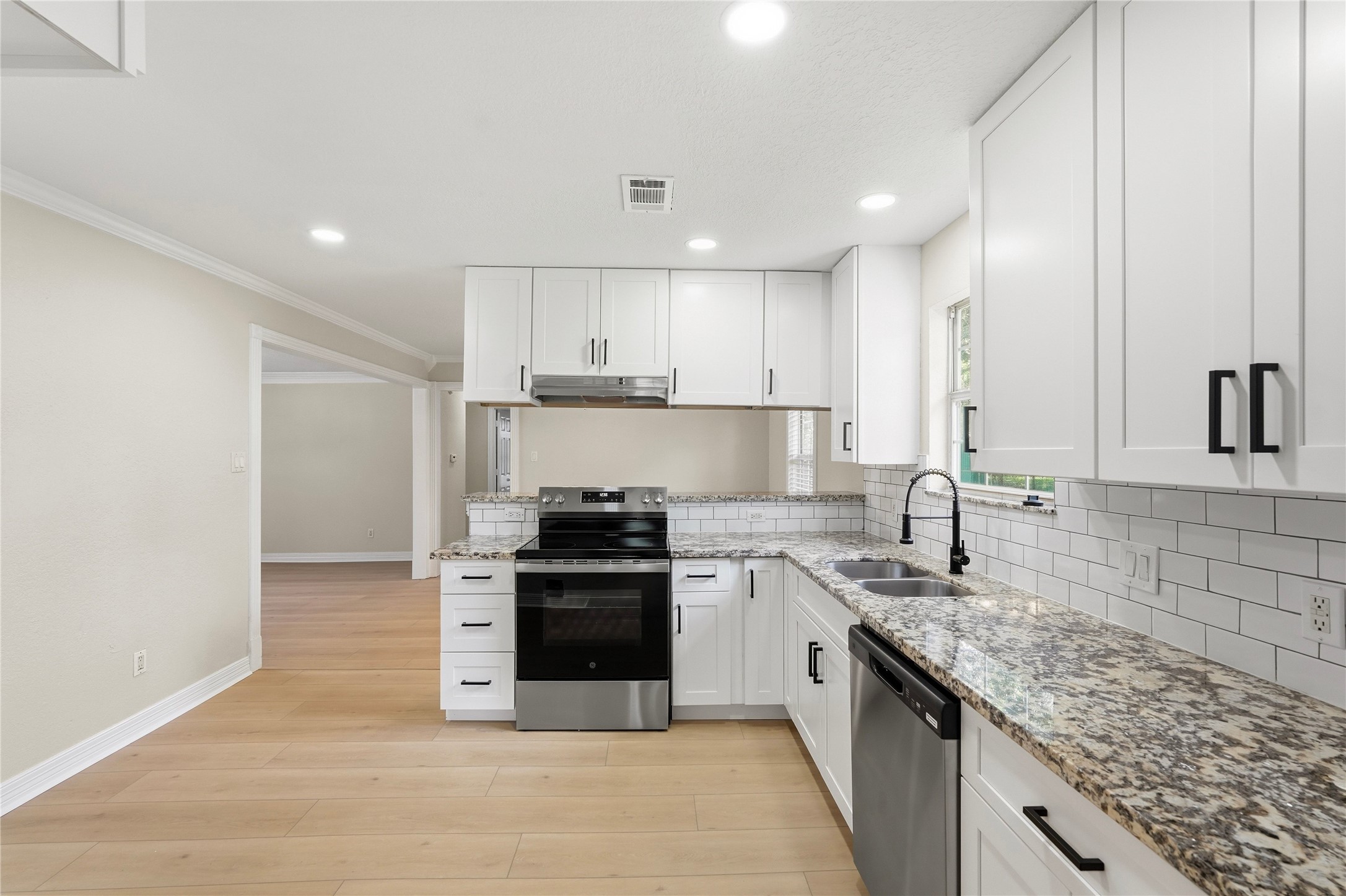 217 W Wilkins Street Property Photo 5