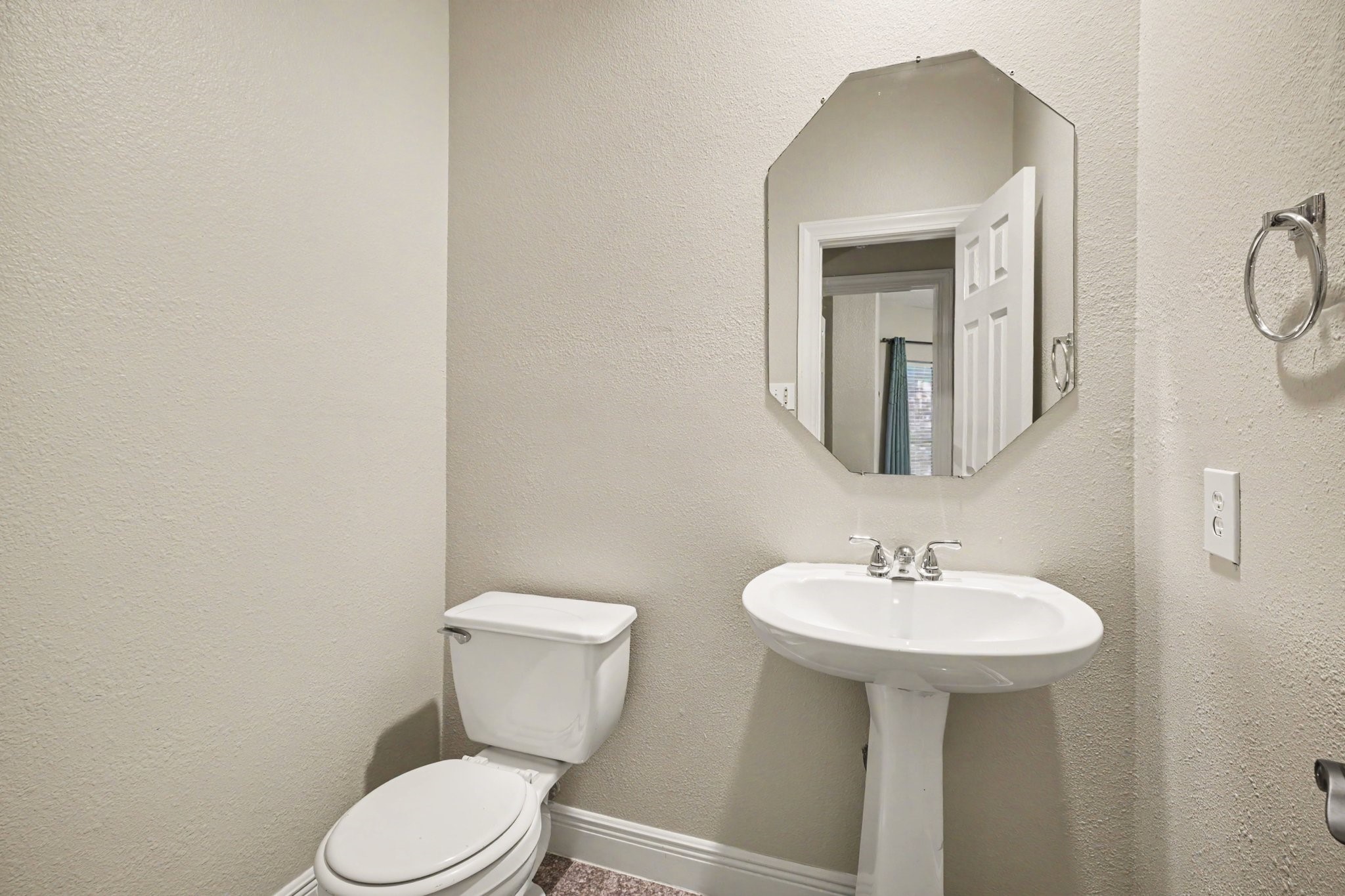 3808 Armand Drive Property Photo 9