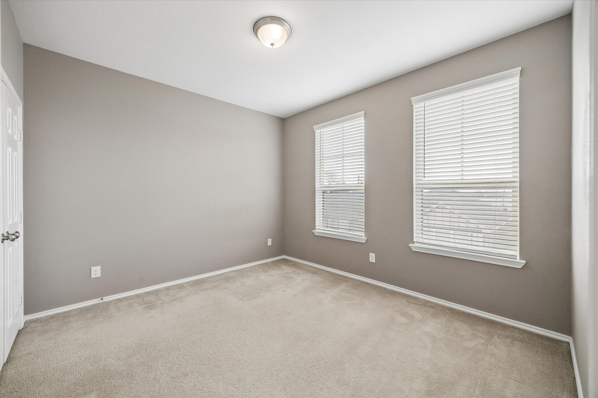 8612 Cedardale Park Drive Property Photo 10