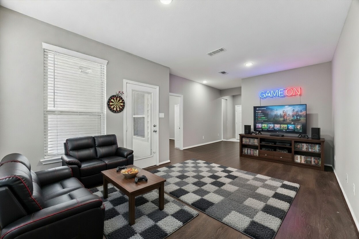 8612 Cedardale Park Drive Property Photo 14