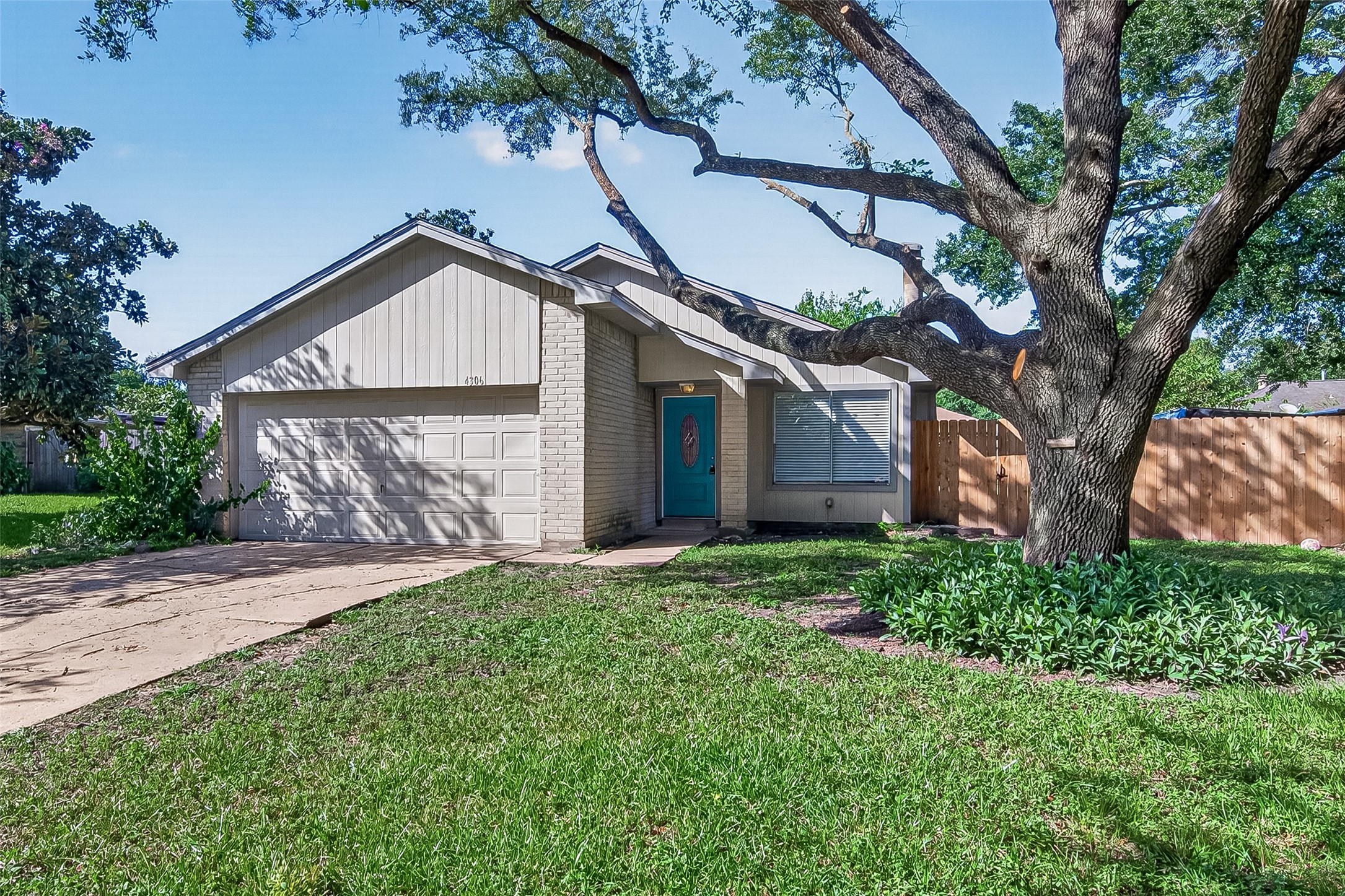 14306 River Glen Drive Property Photo 1