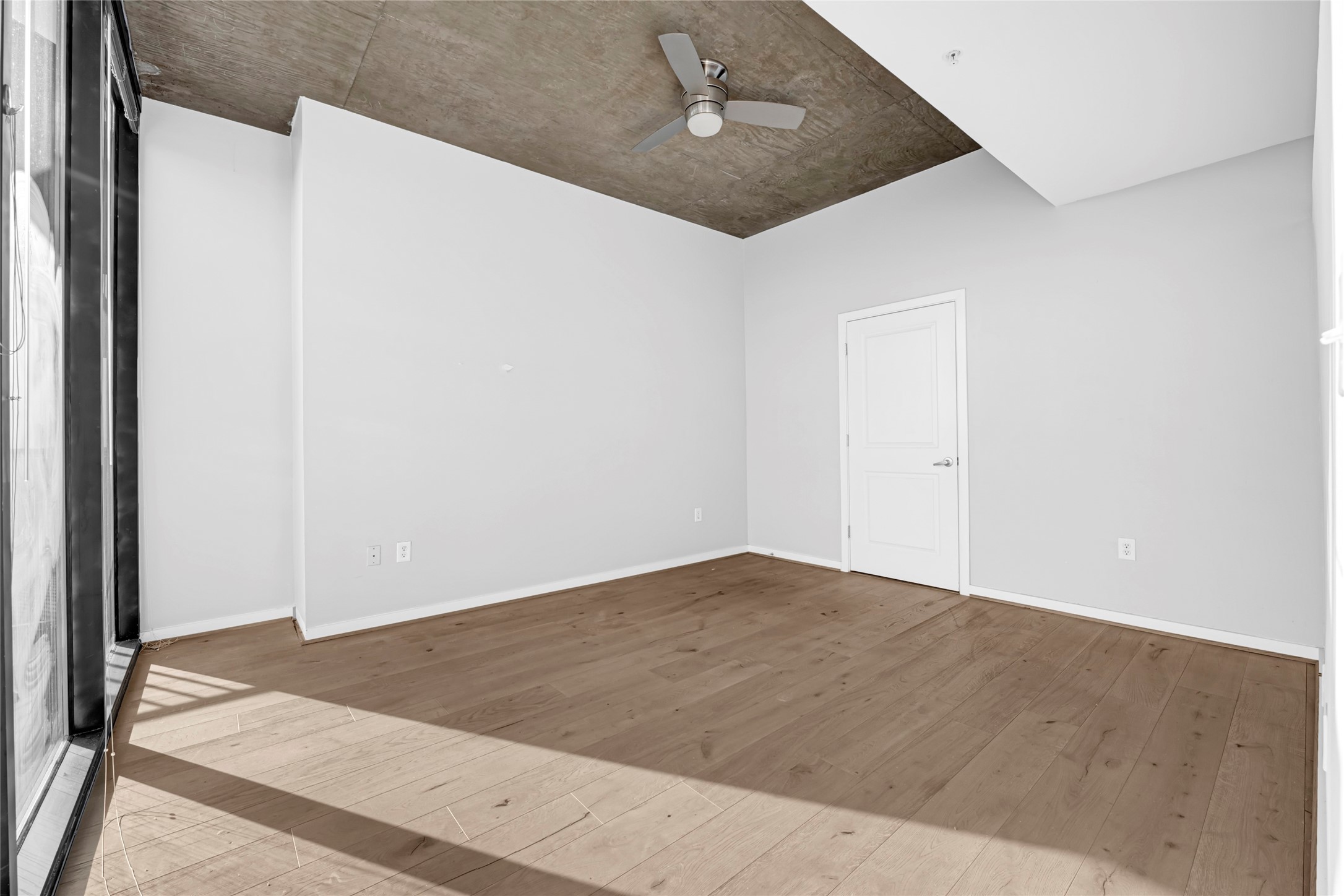 5925 Almeda Road 10815 Property Photo 8