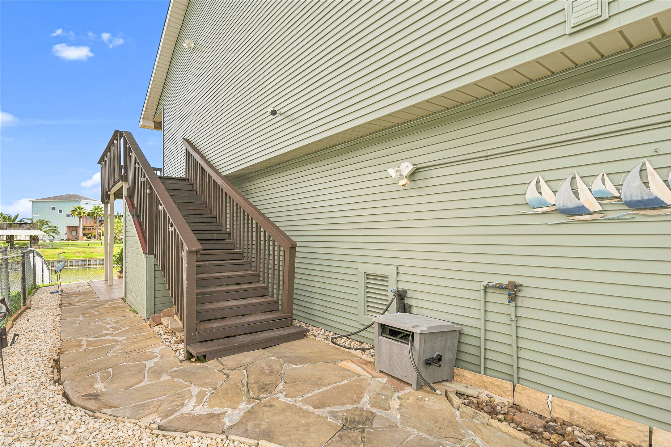19 N Sandpiper Street Property Photo 4
