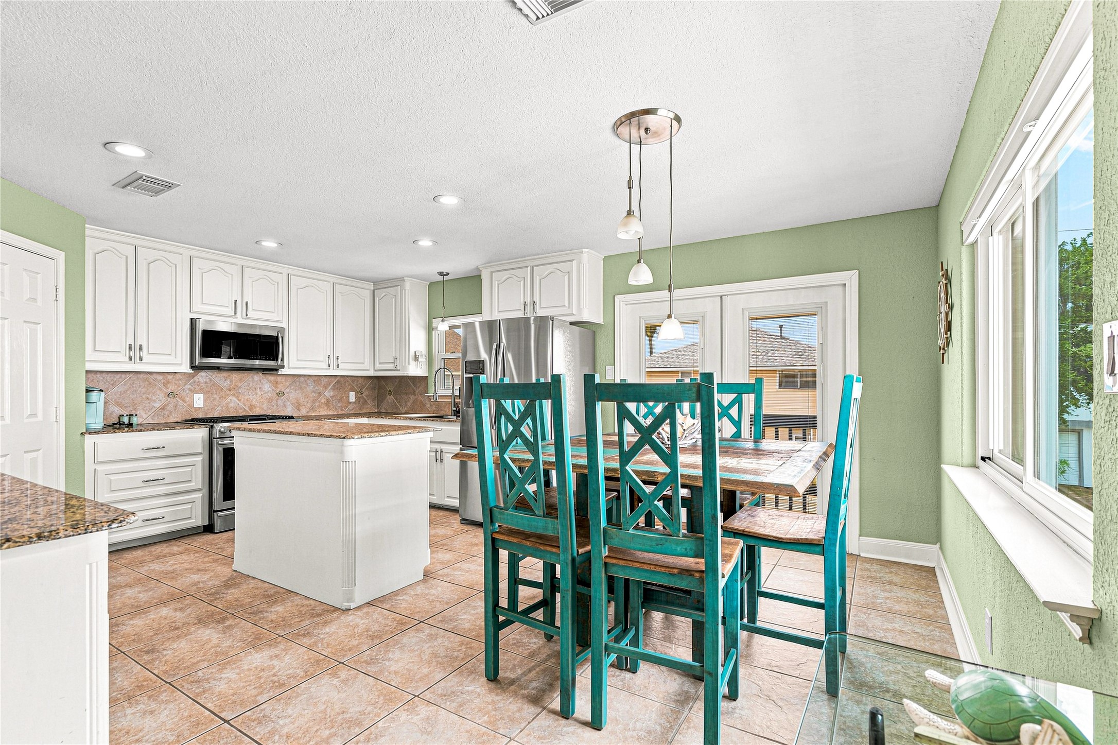 19 N Sandpiper Street Property Photo 8