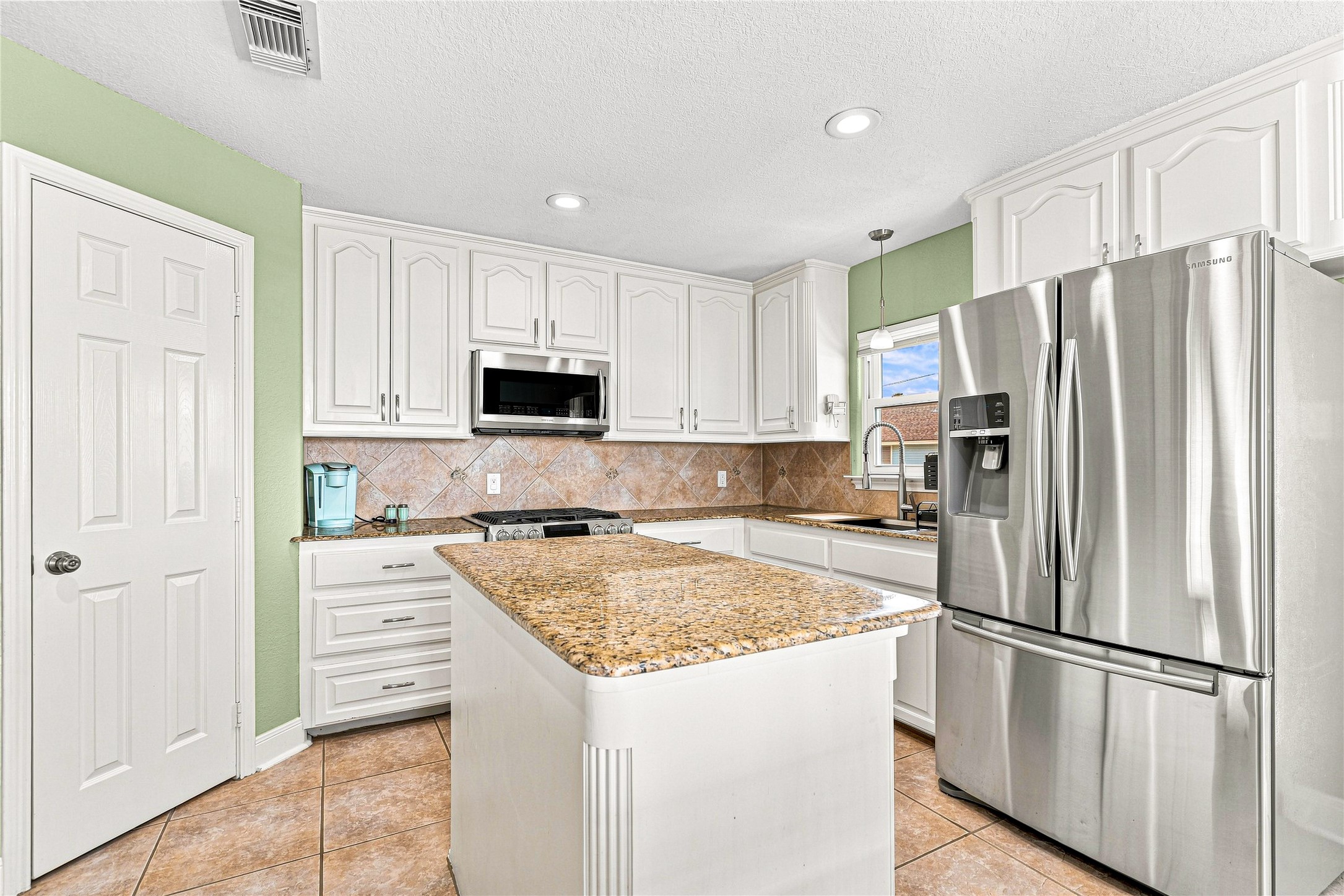 19 N Sandpiper Street Property Photo 9