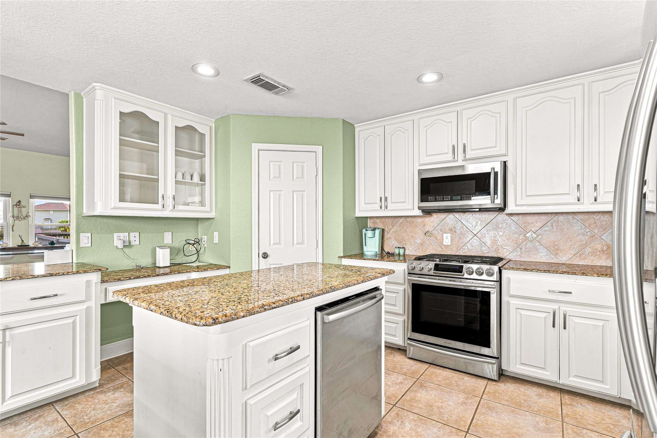 19 N Sandpiper Street Property Photo 10