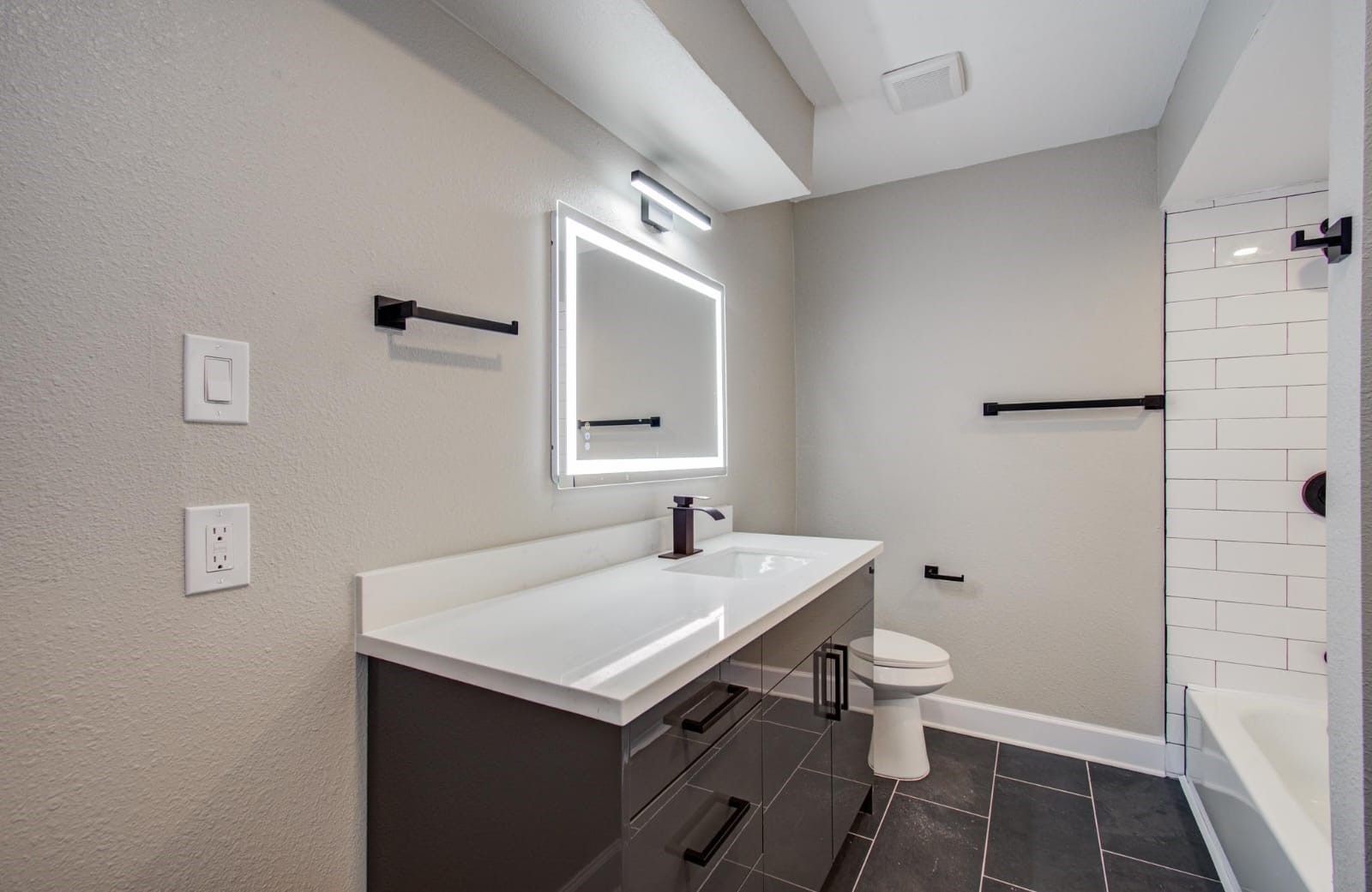 15619 Winding Moss Drive Property Photo 11