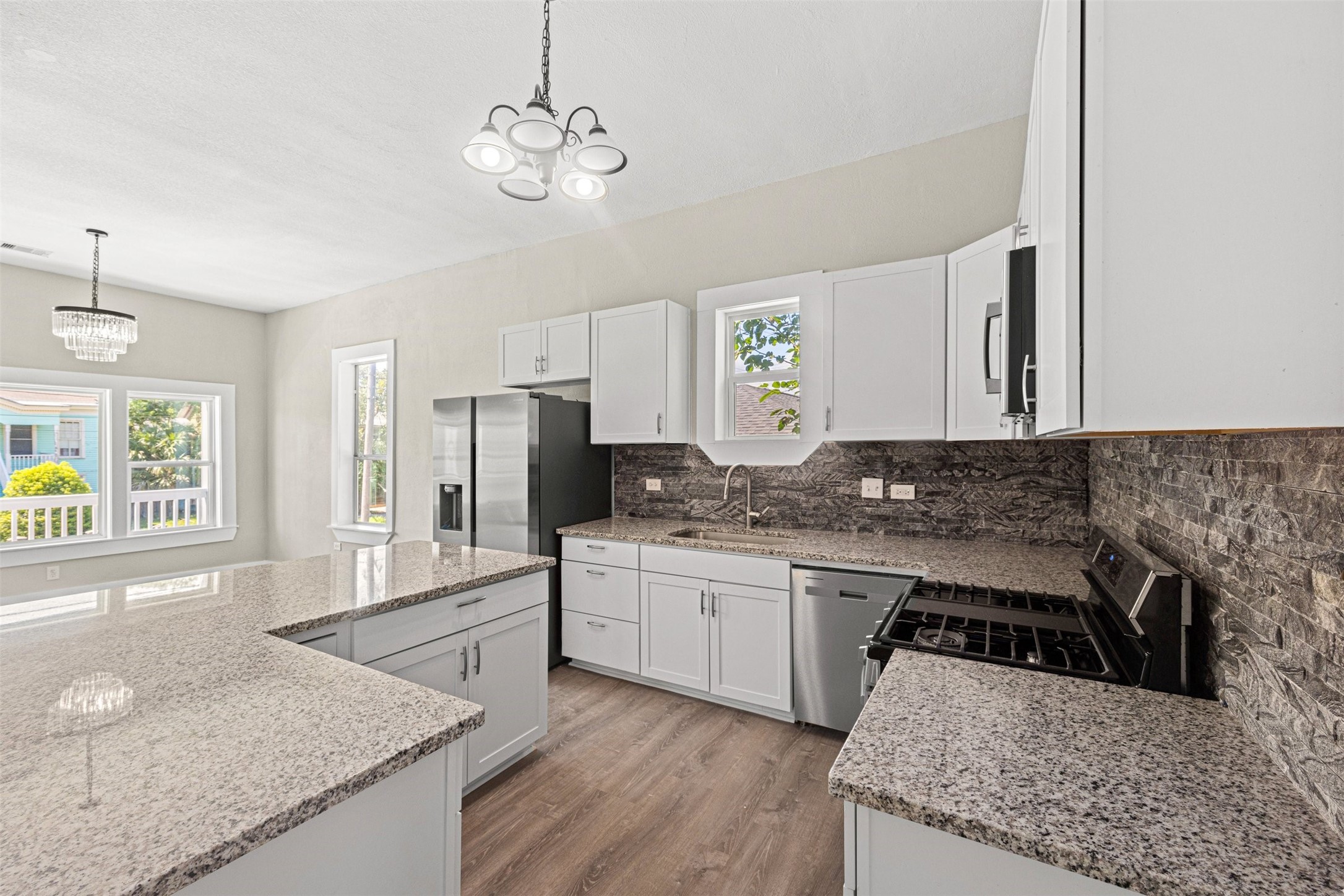 1812 27th St Property Photo 2