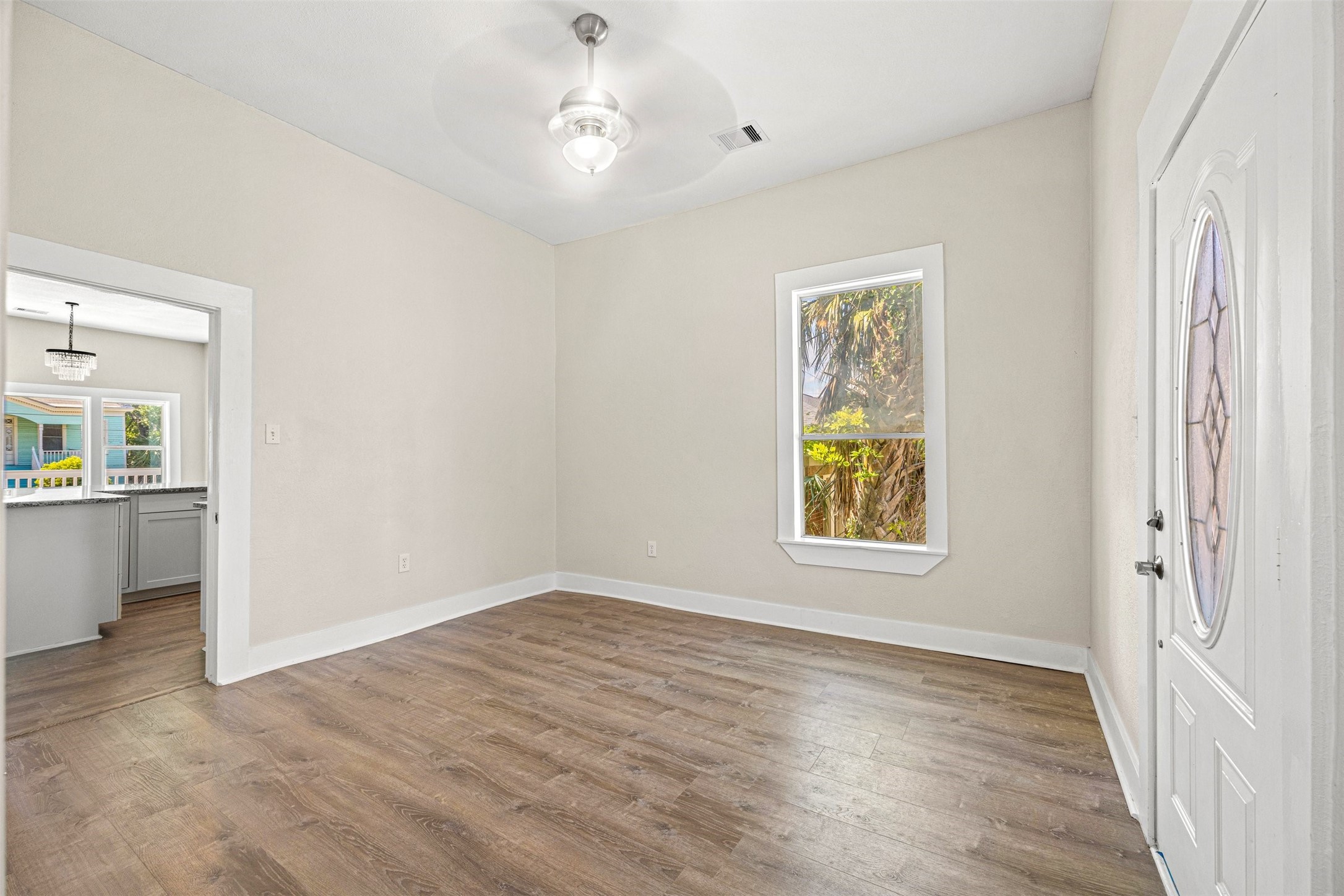 1812 27th St Property Photo 7