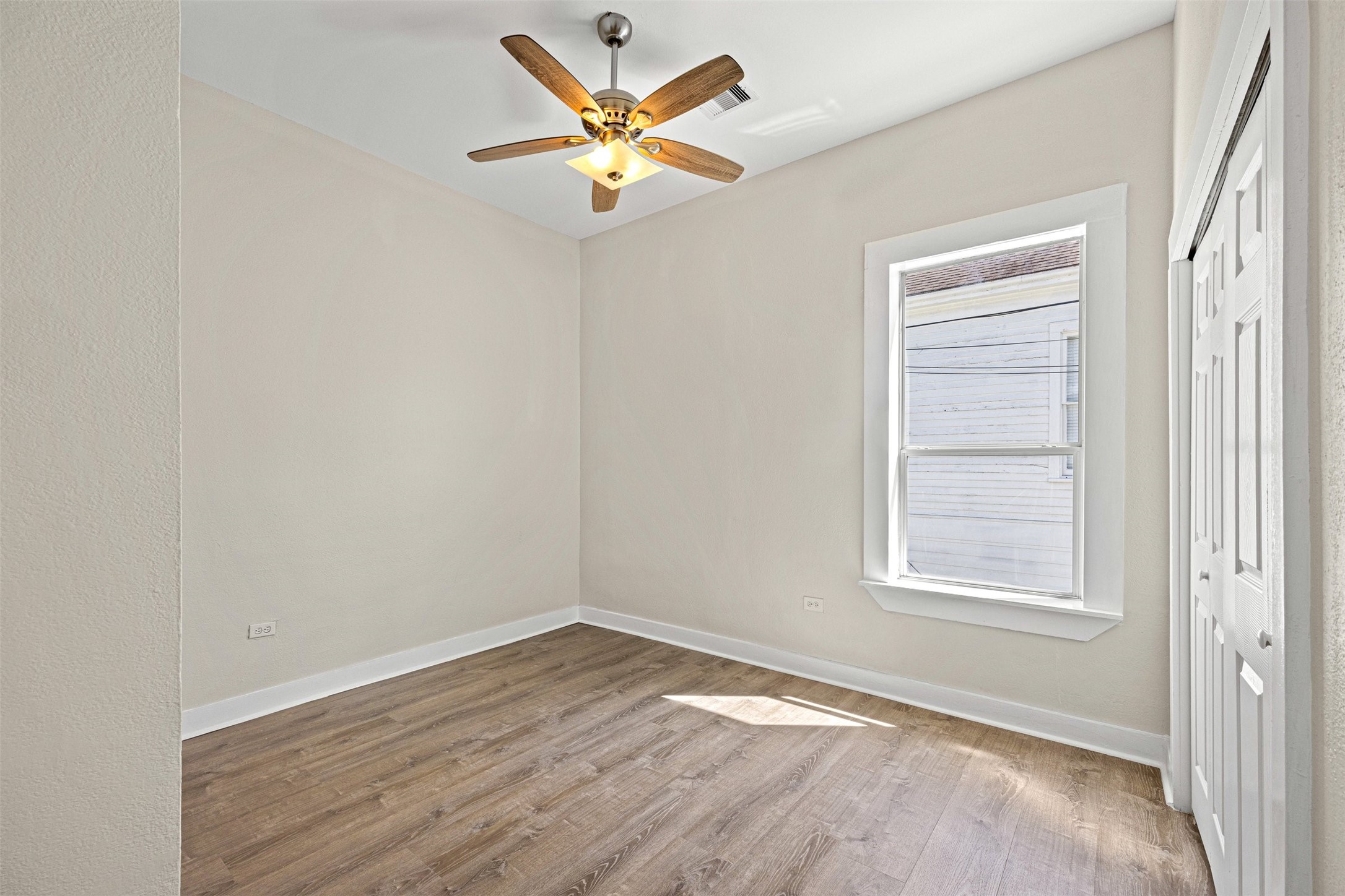 1812 27th St Property Photo 12
