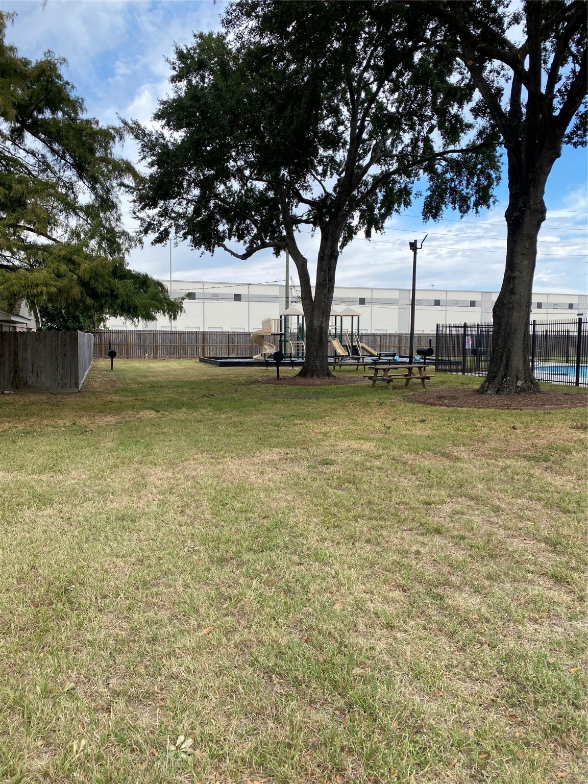 415 N Forest Boulevard Property Photo 3