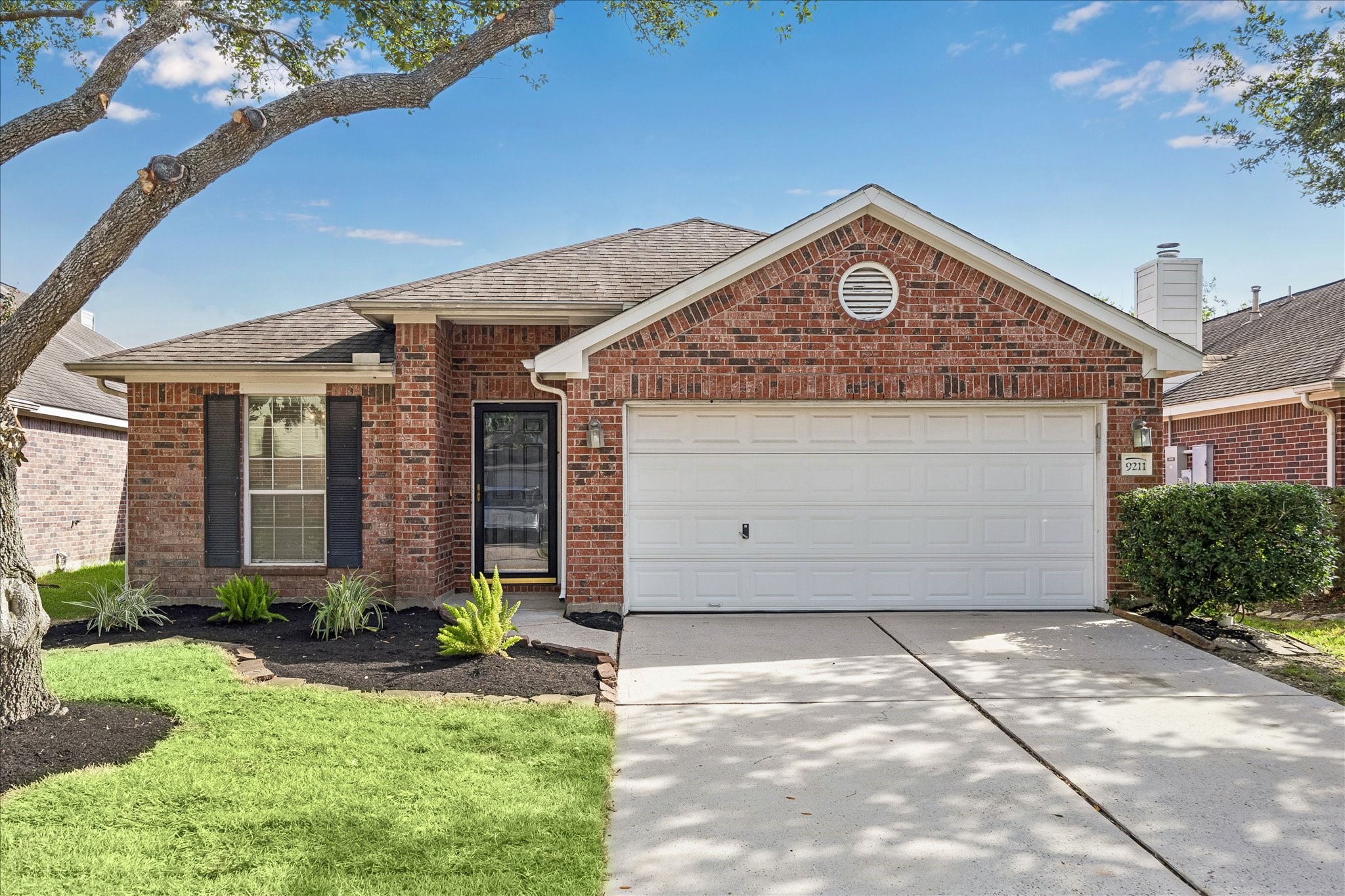 9211 Sunlit Park Drive Property Photo 1