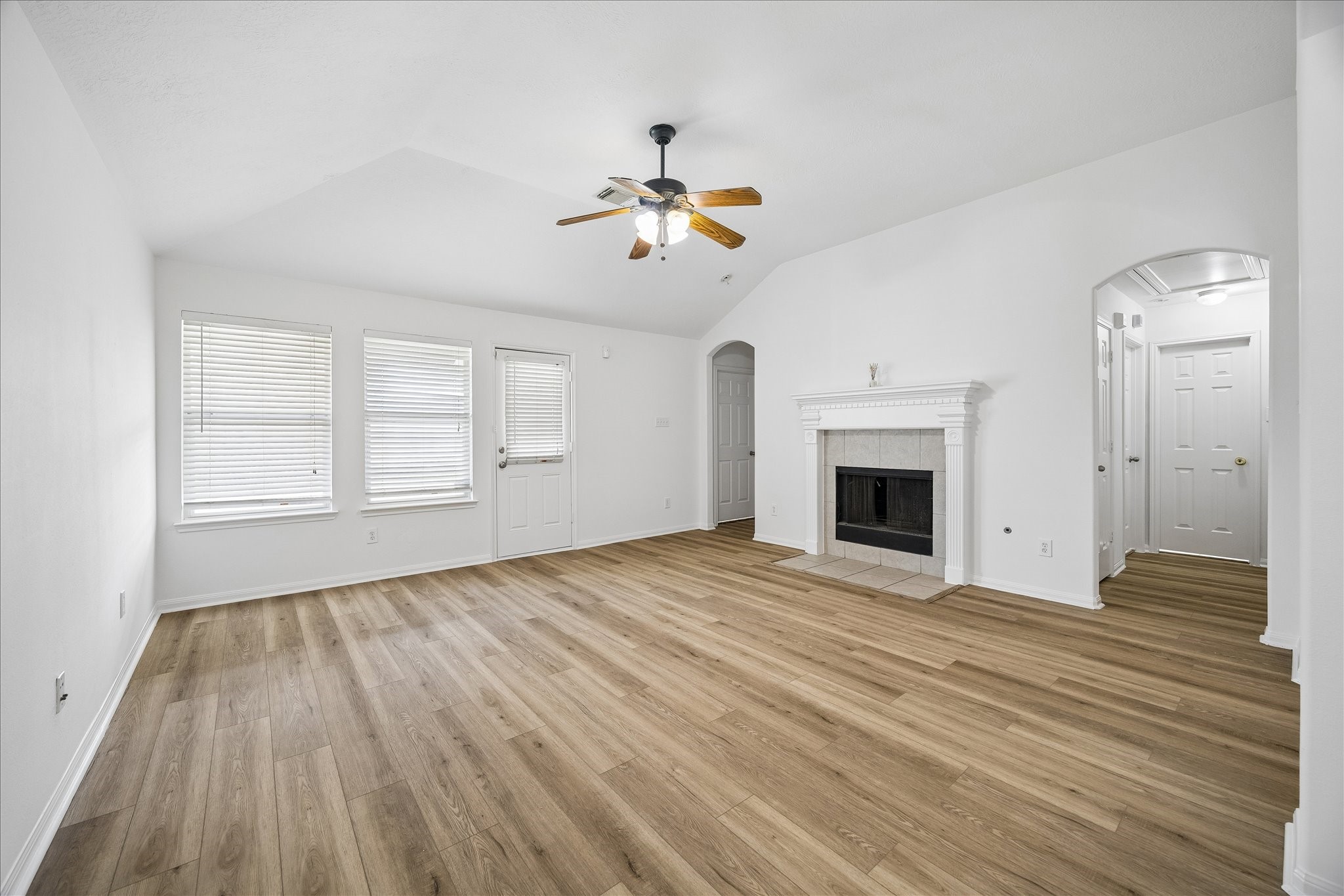 9211 Sunlit Park Drive Property Photo 3
