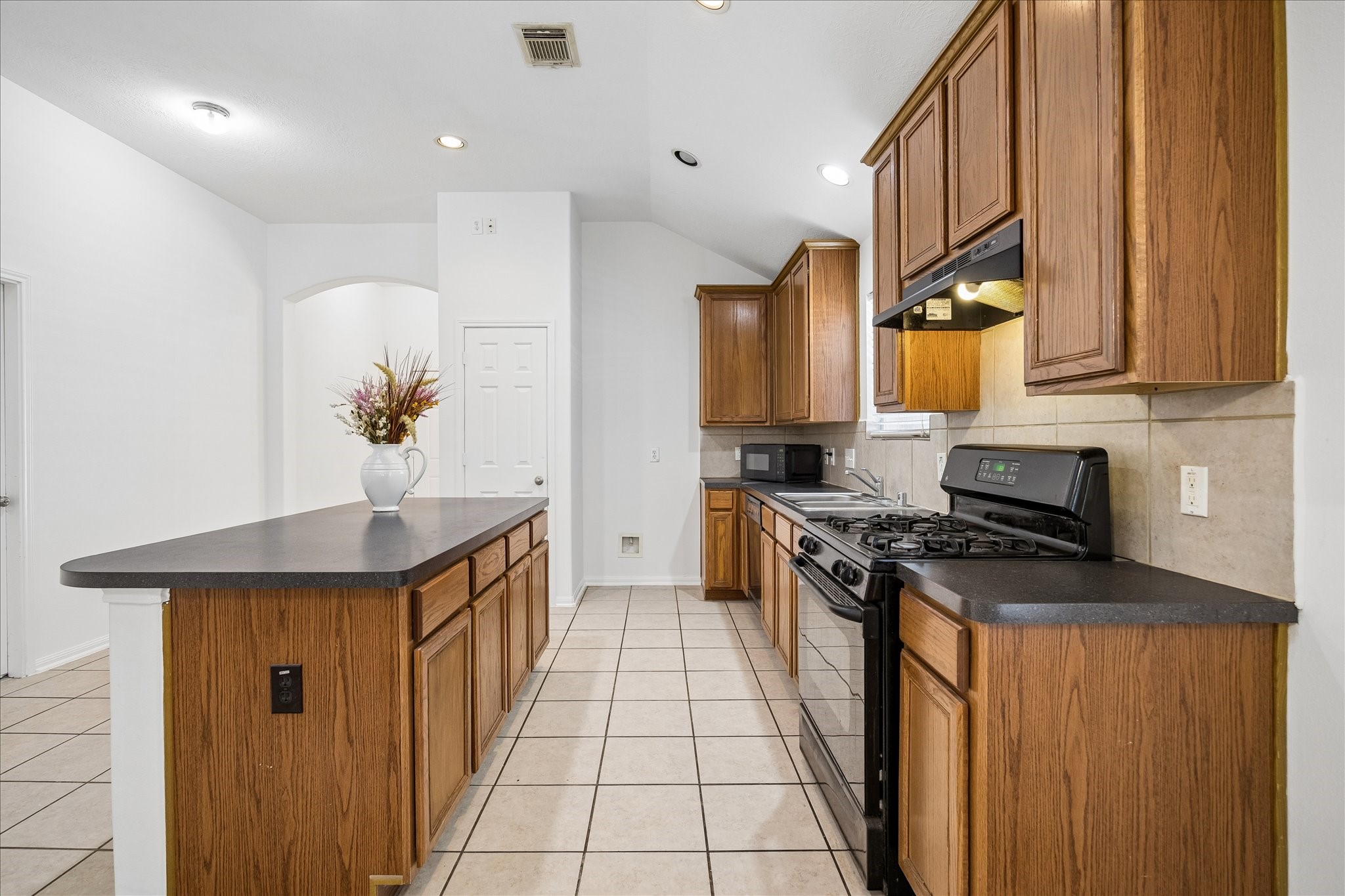 9211 Sunlit Park Drive Property Photo 8