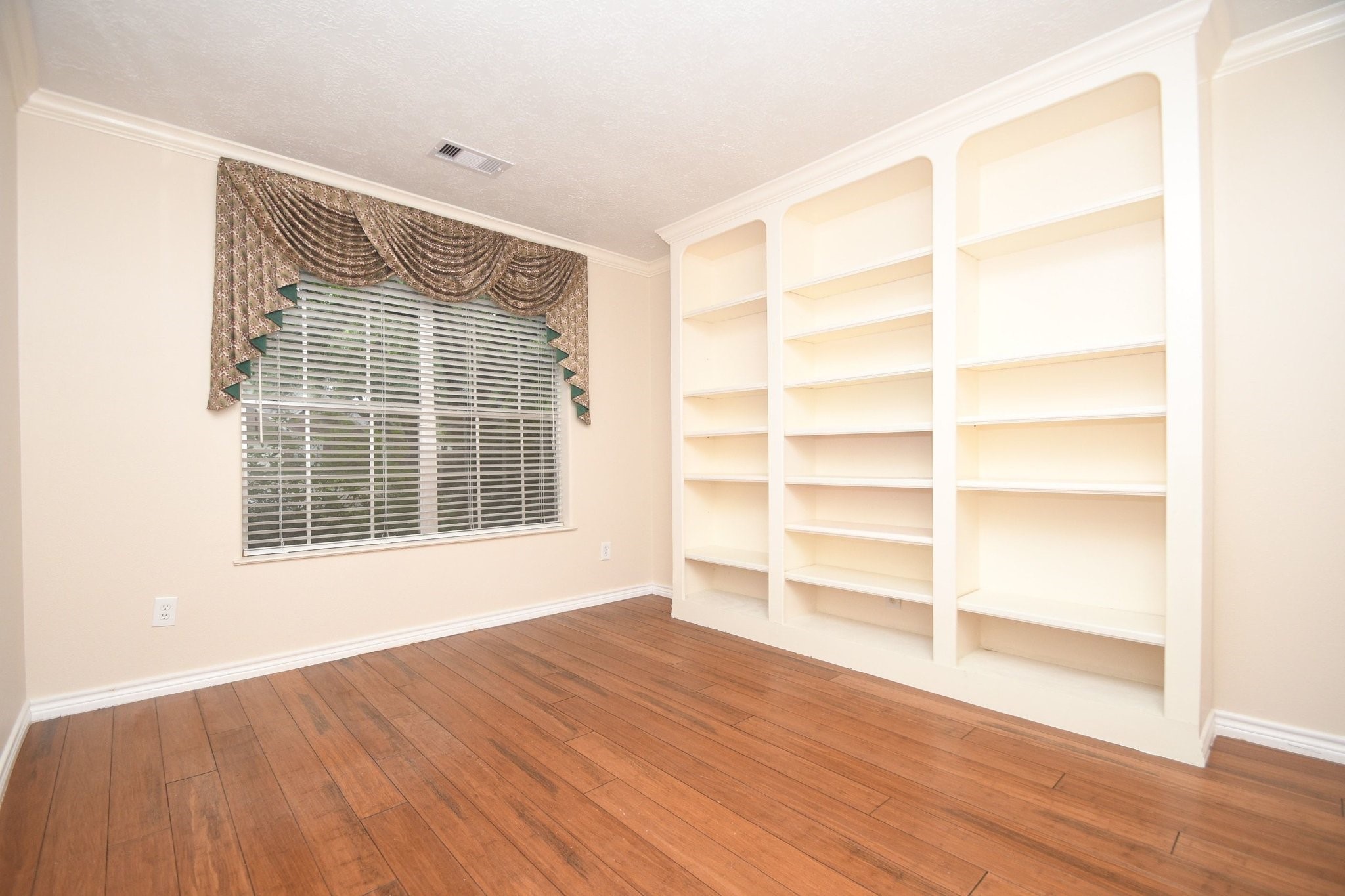 10430 Sanibel Falls Court Property Photo 5