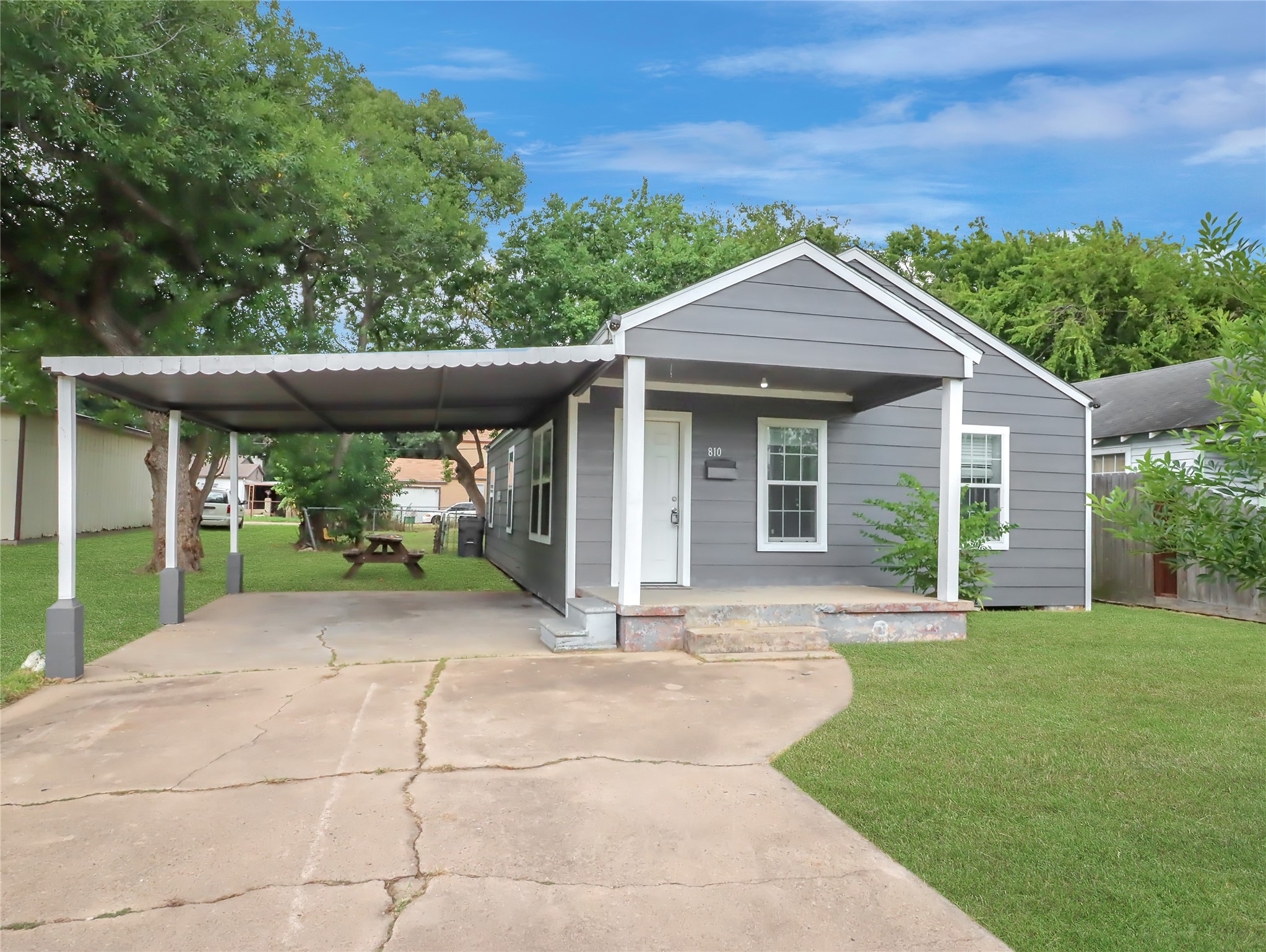 810 15th Avenue N Property Photo 1