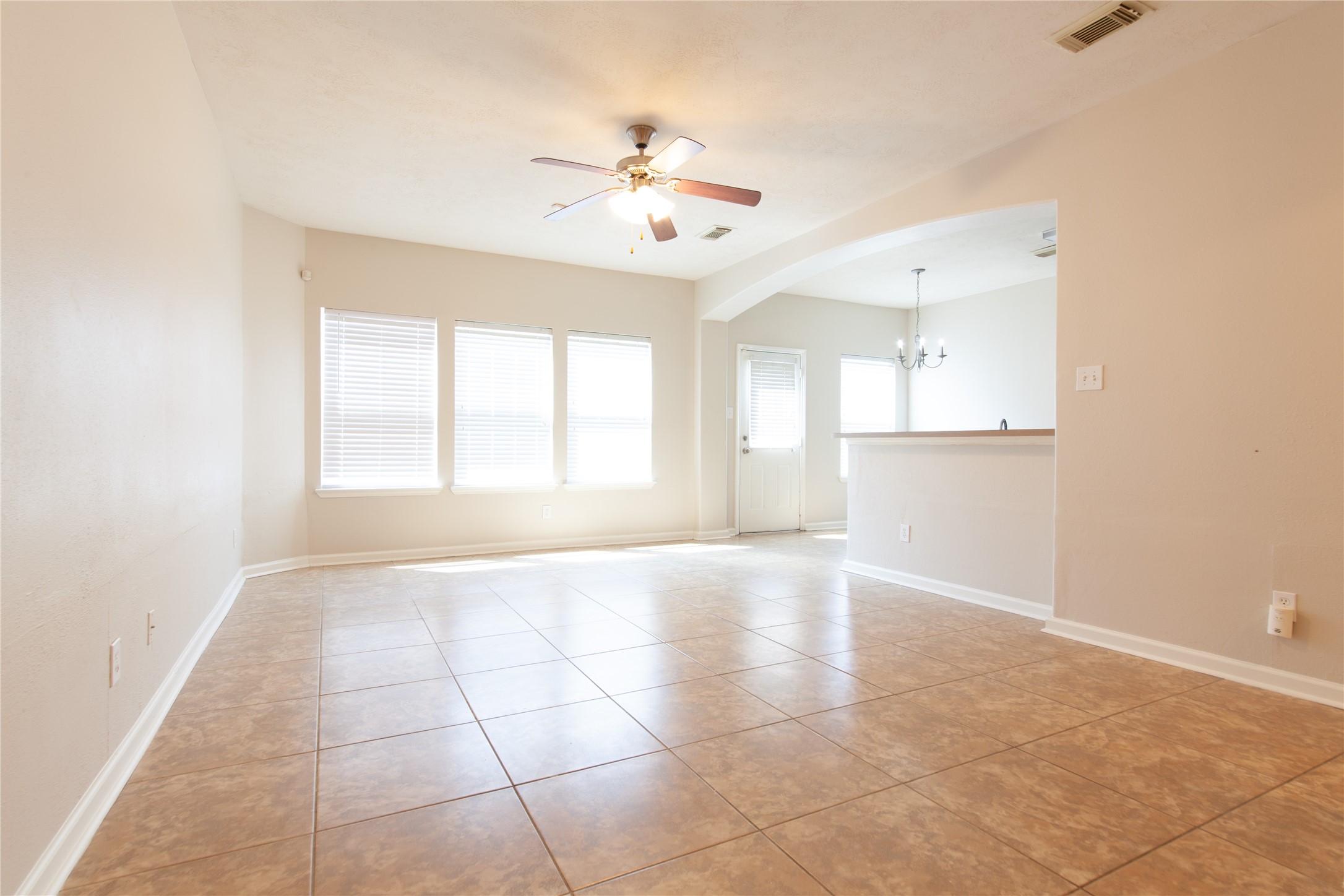 6007 Shadow Isle Lane Property Photo 4