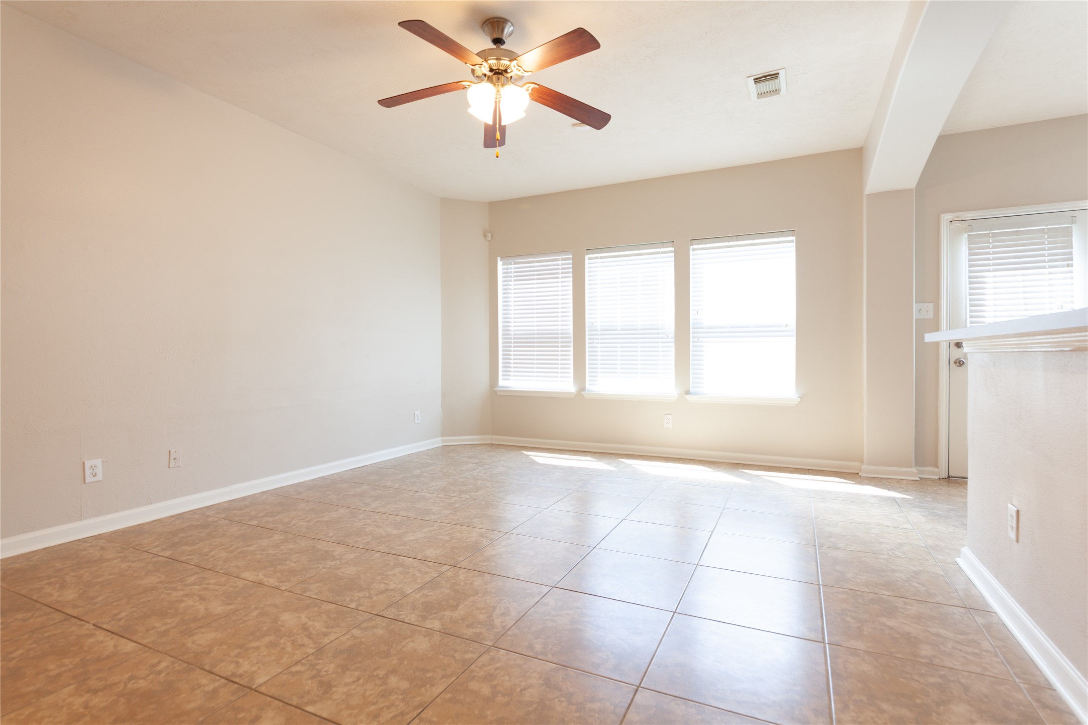6007 Shadow Isle Lane Property Photo 5