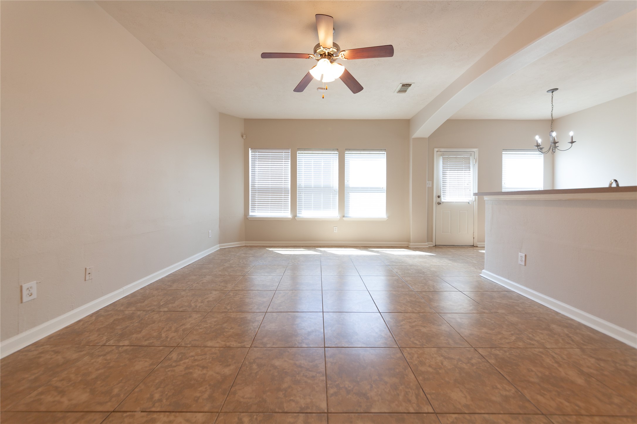 6007 Shadow Isle Lane Property Photo 8