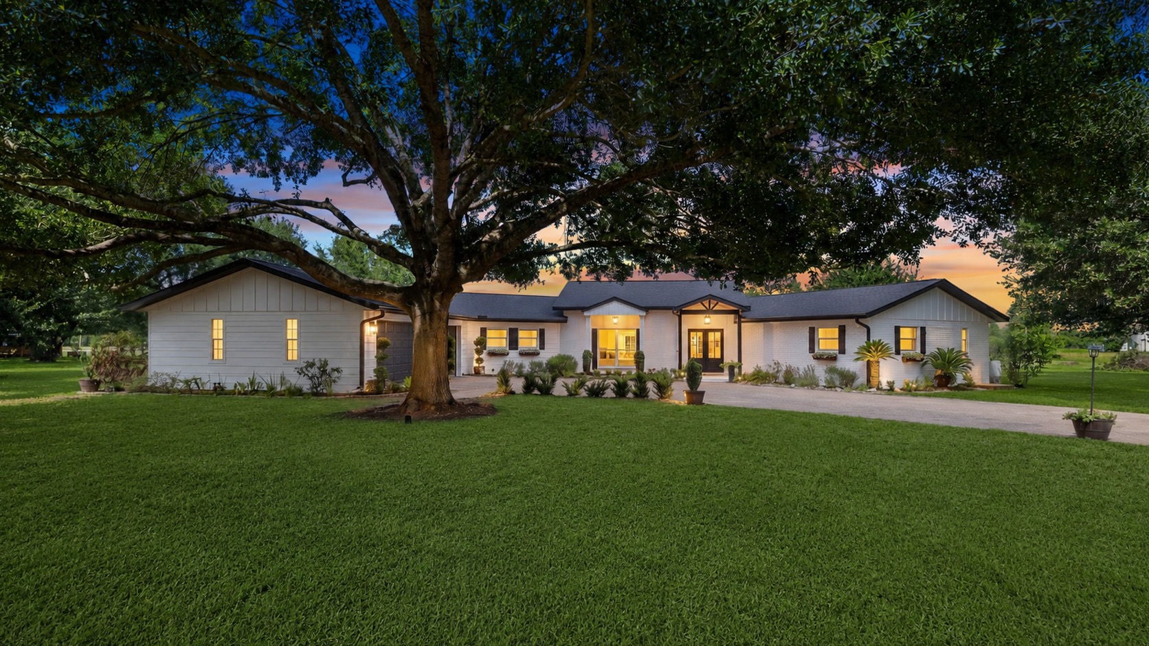 15502 Kitty Hawk Drive Property Photo 1