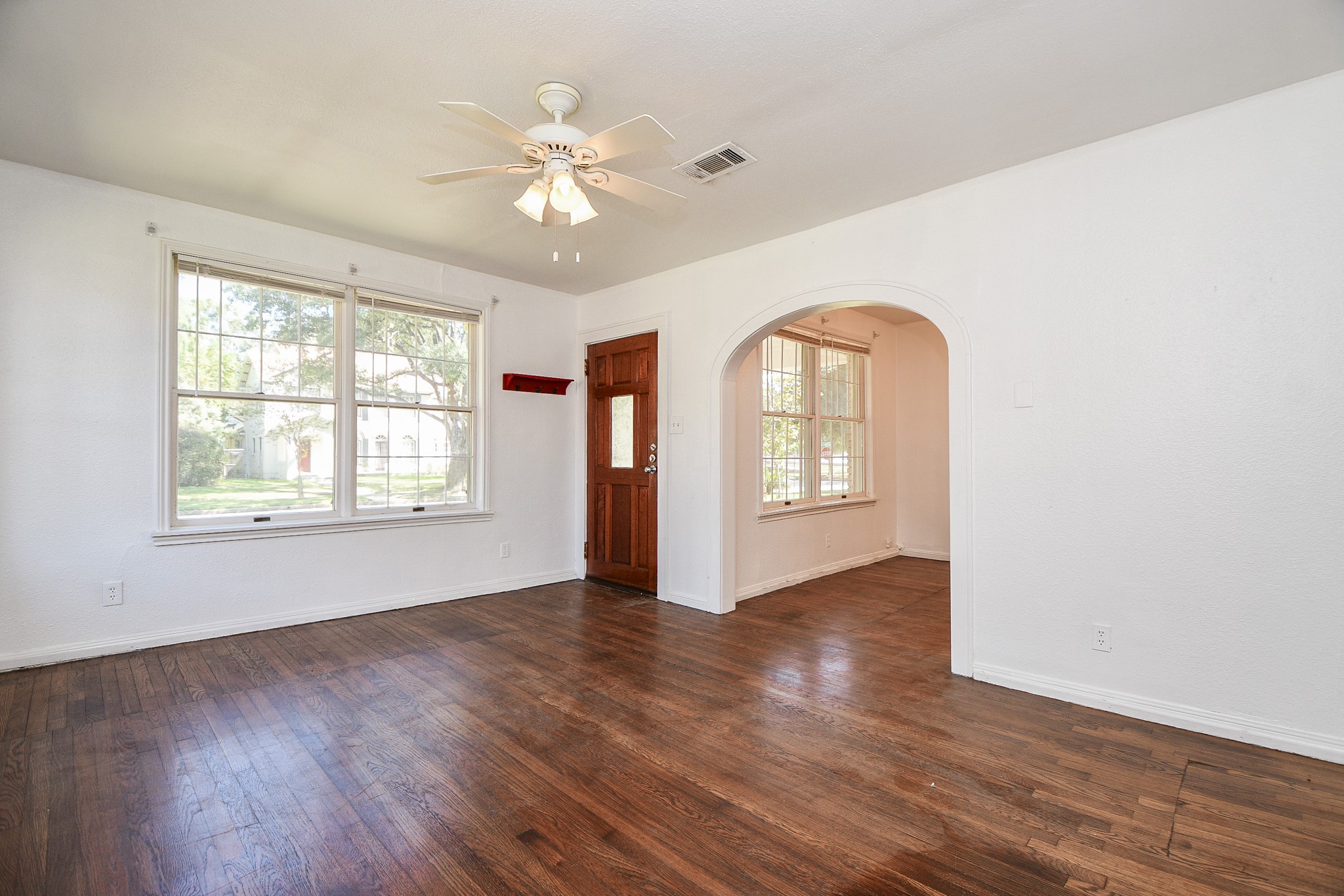 1932 Canterbury Street Property Photo 4