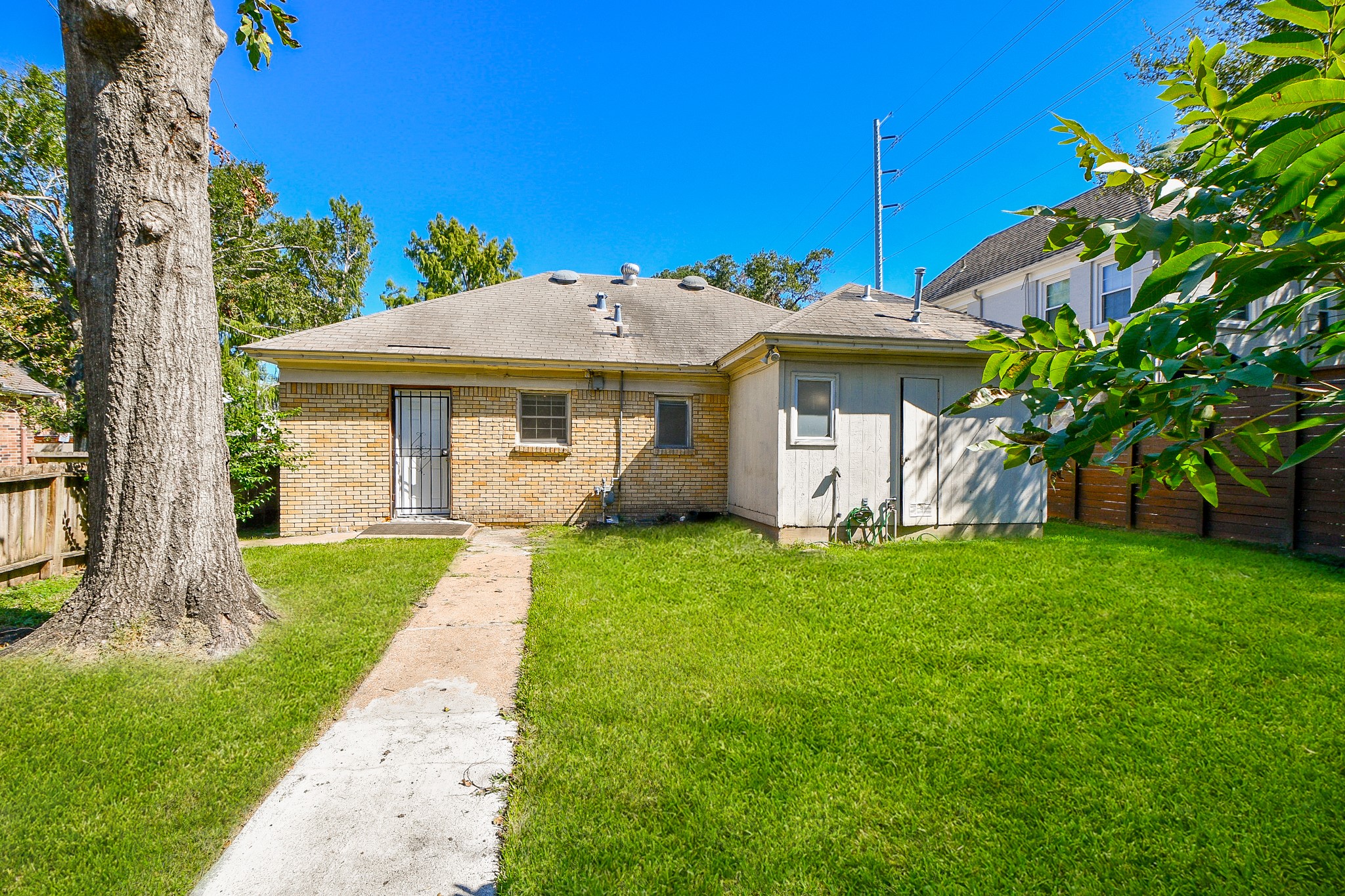 1932 Canterbury Street Property Photo 19