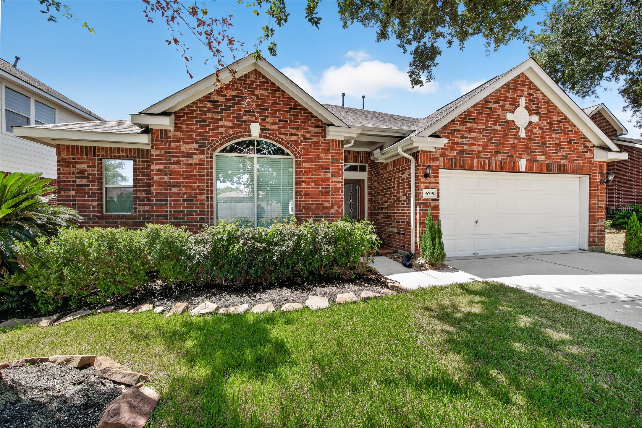 16719 Bishop Knoll Lane Property Photo 3