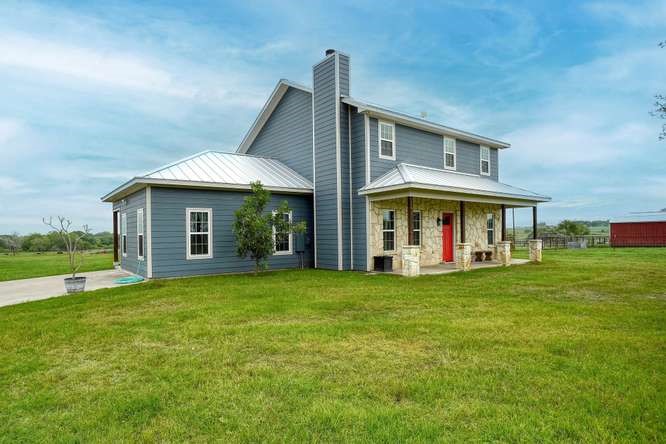 1345 E Old Hallettsville Road Property Photo 2